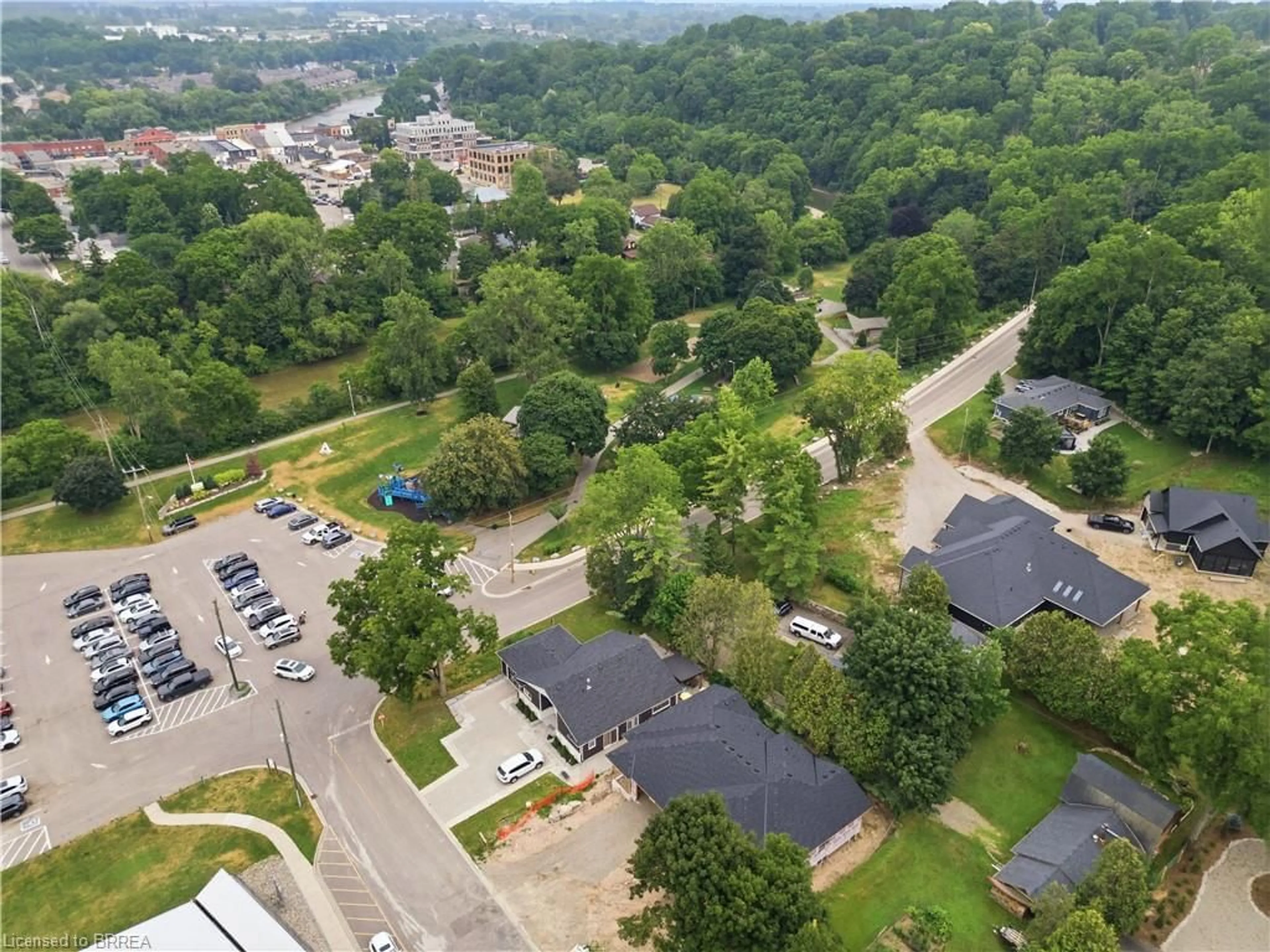A pic from outside/outdoor area/front of a property/back of a property/a pic from drone, unknown for 63 Laurel St, Paris Ontario N3L 2H2