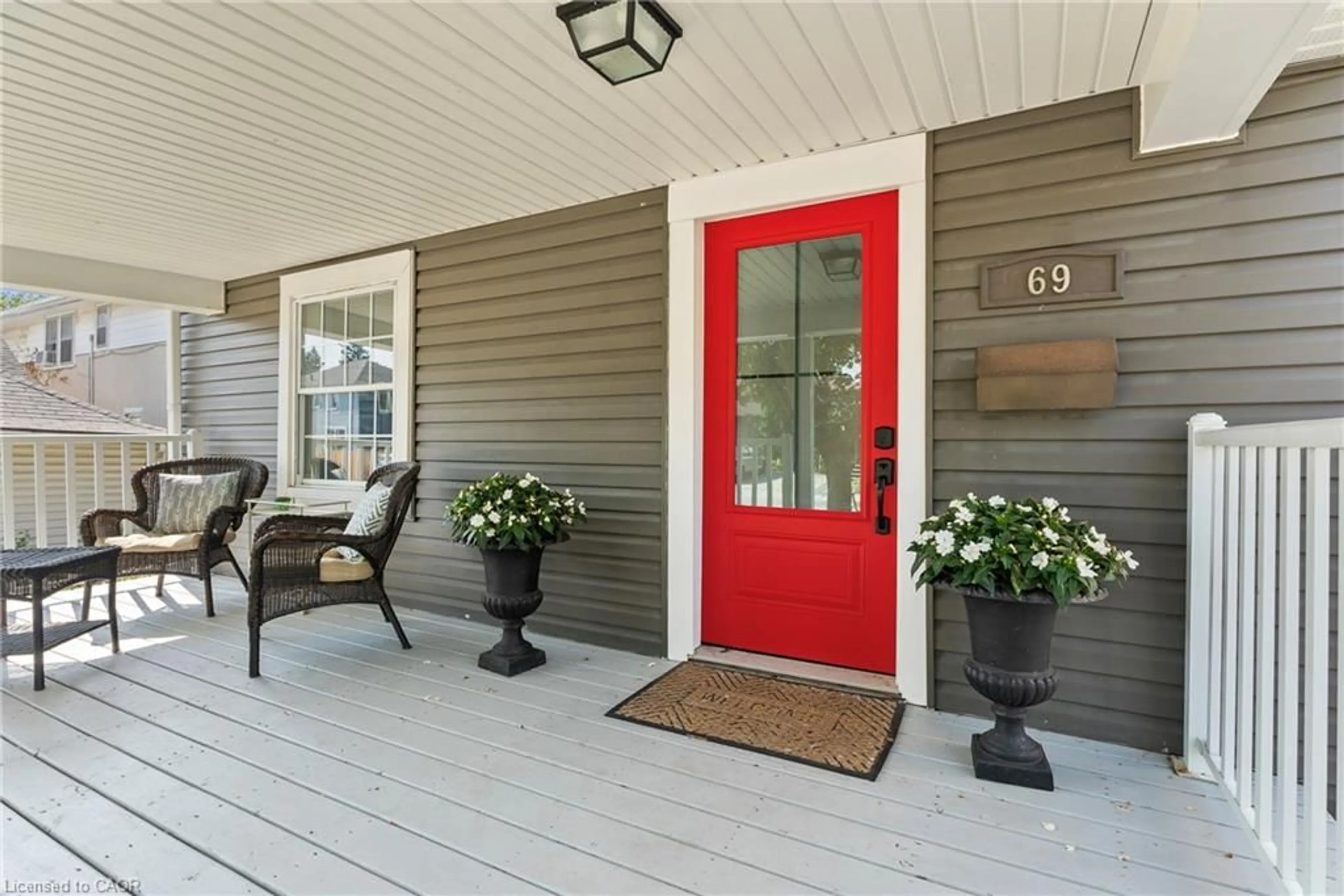 Indoor entryway for Ave, St. Catharines Ontario L2R 2E8