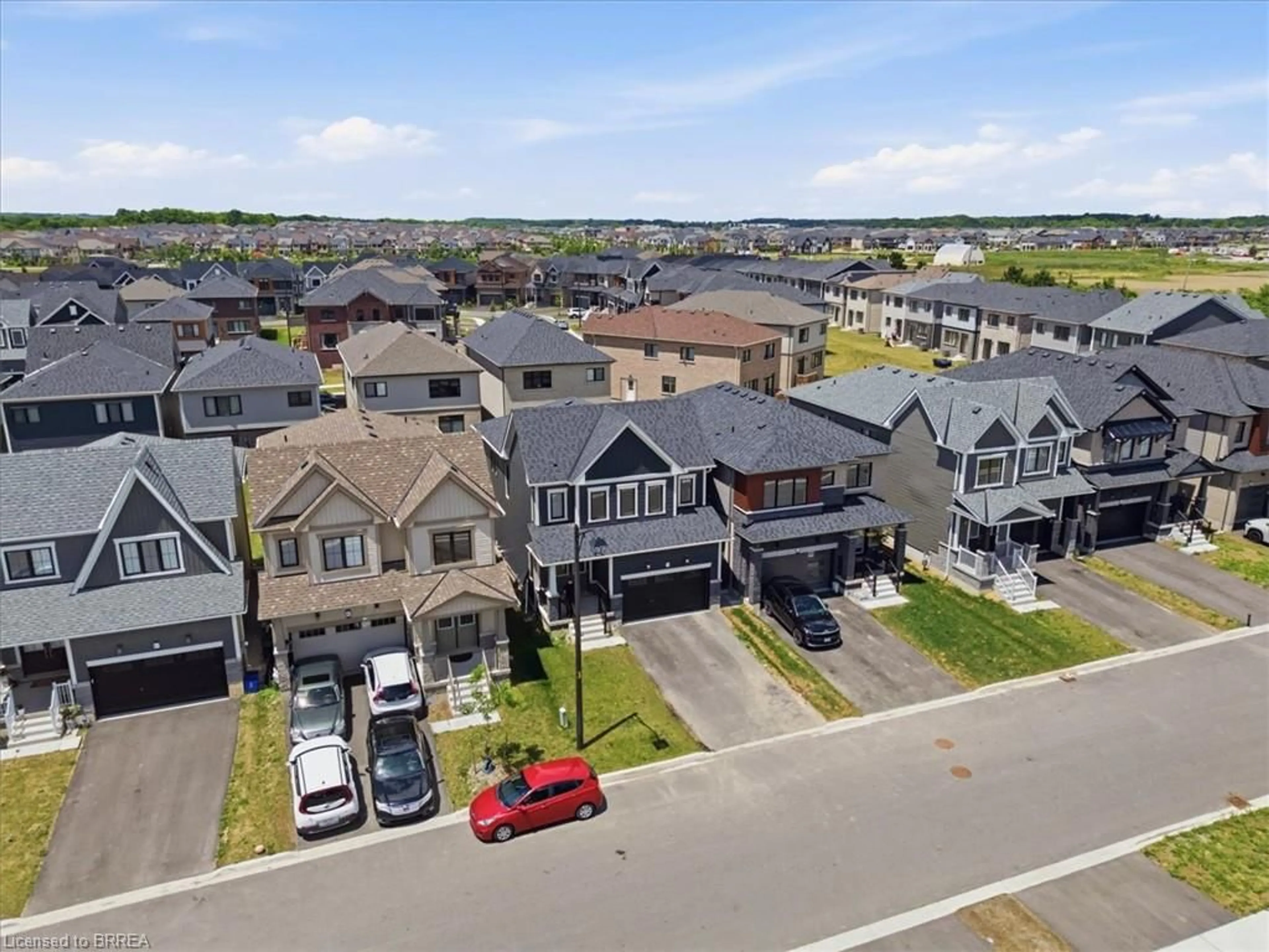 A pic from outside/outdoor area/front of a property/back of a property/a pic from drone, street for 78 Lilac Cir, Caledonia Ontario N3W 0H5