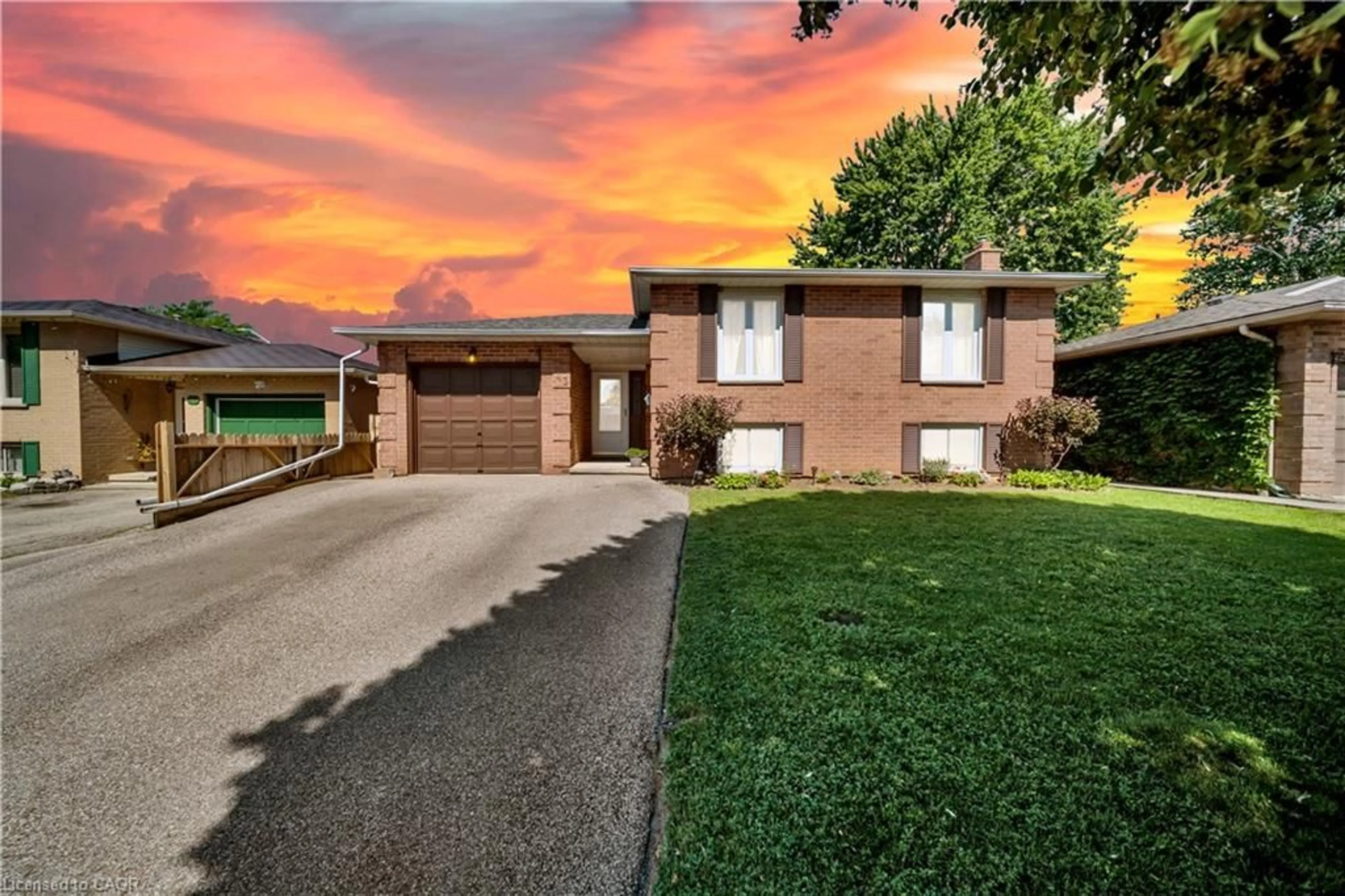 Home with brick exterior material, street for 43 Hobart Cres, Brantford Ontario N3P 1V5
