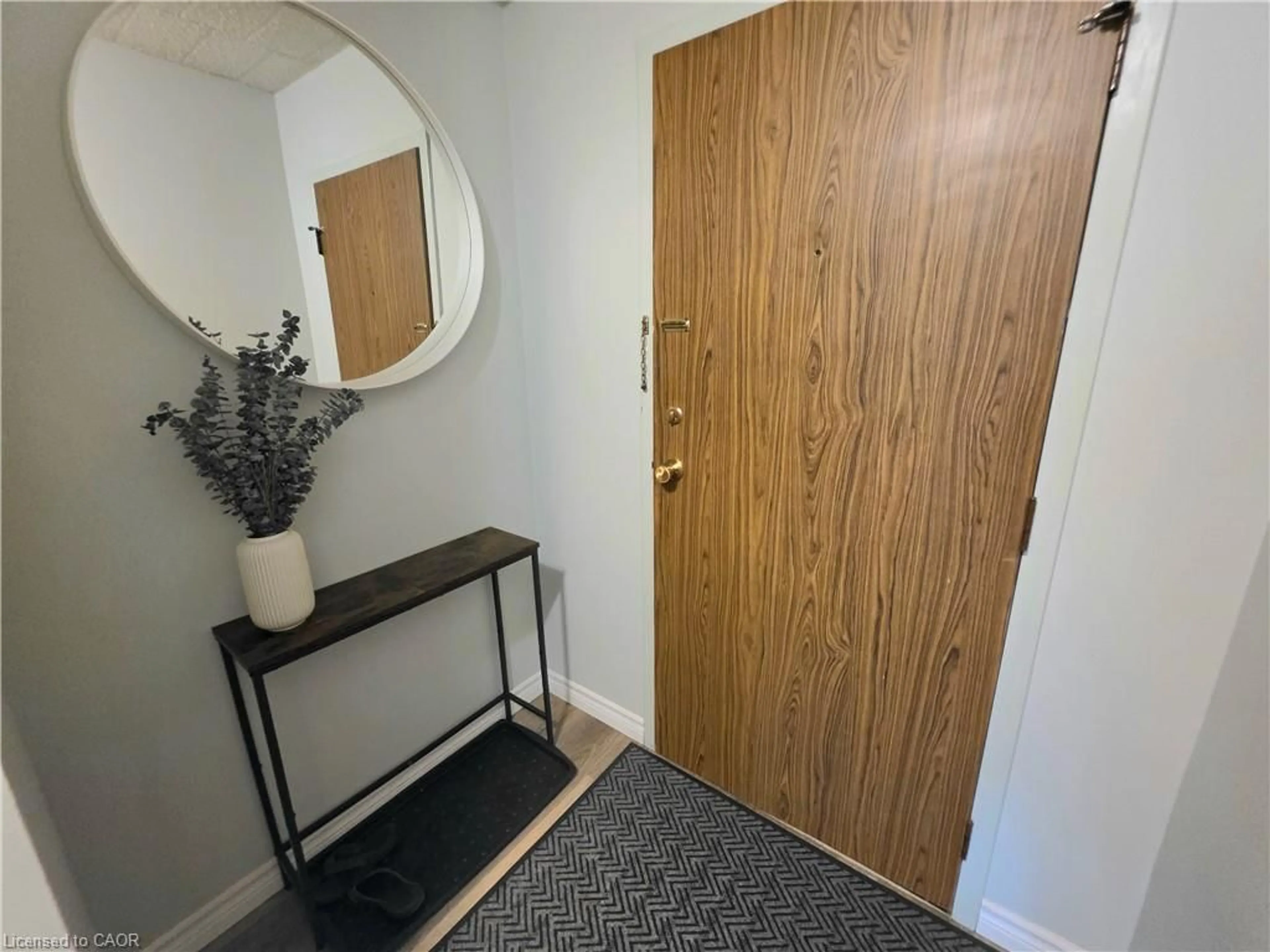 Indoor entryway for 24 Mooregate Cres #103, Kitchener Ontario N2M 2G1