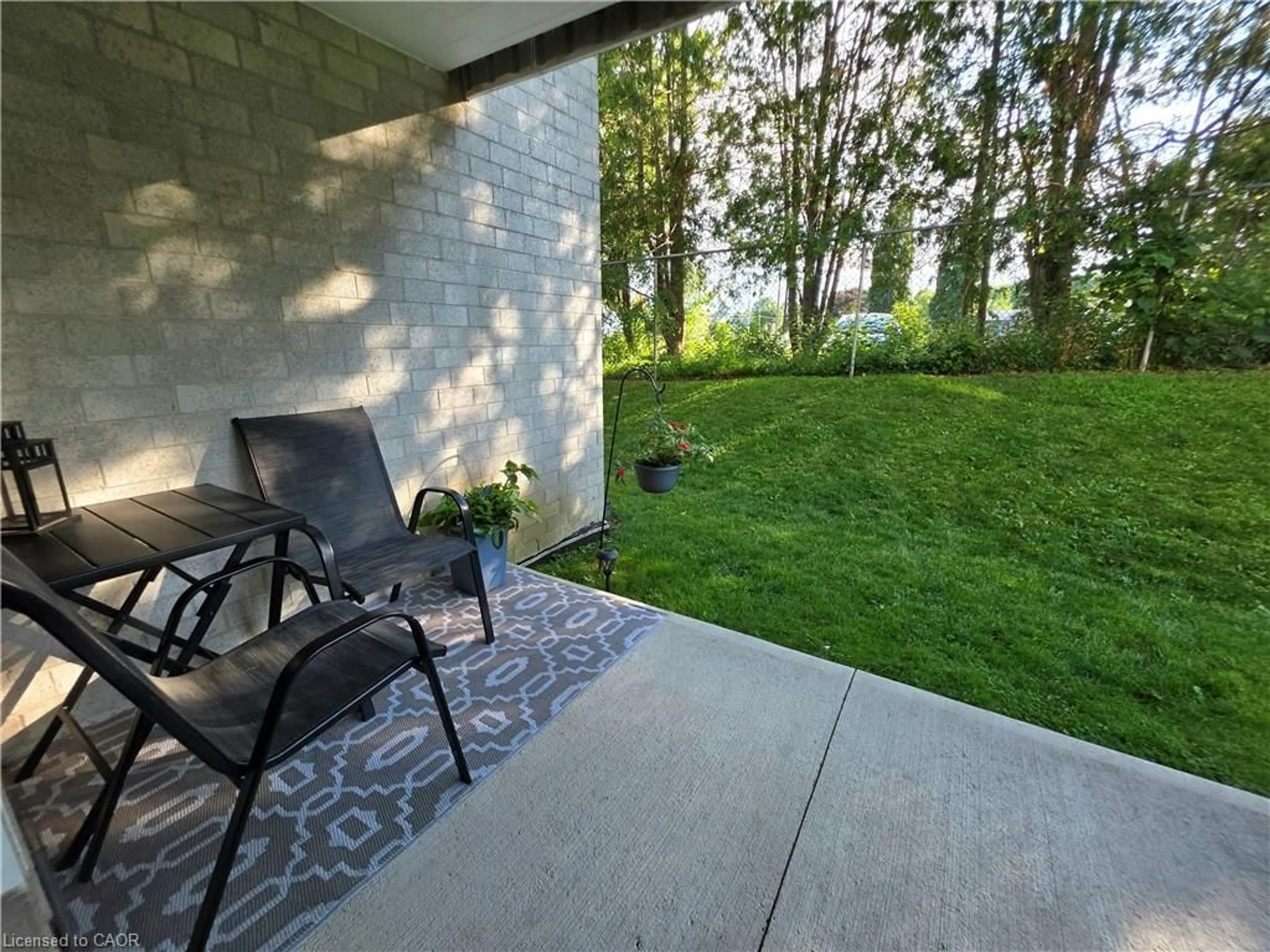 Patio, unknown for 24 Mooregate Cres #103, Kitchener Ontario N2M 2G1