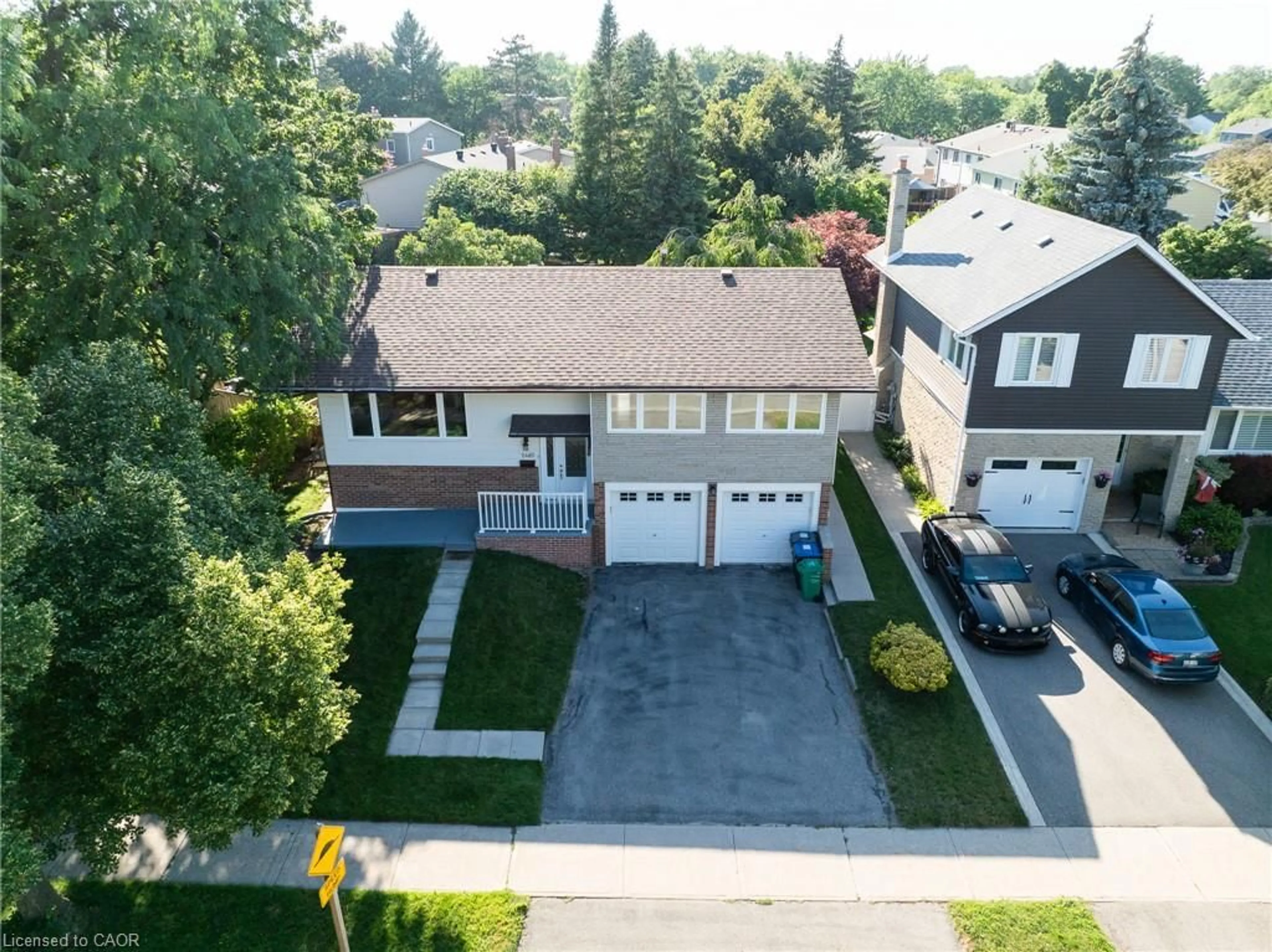 A pic from outside/outdoor area/front of a property/back of a property/a pic from drone, street for 2485 Council Ring Rd, Mississauga Ontario L5L 1E8
