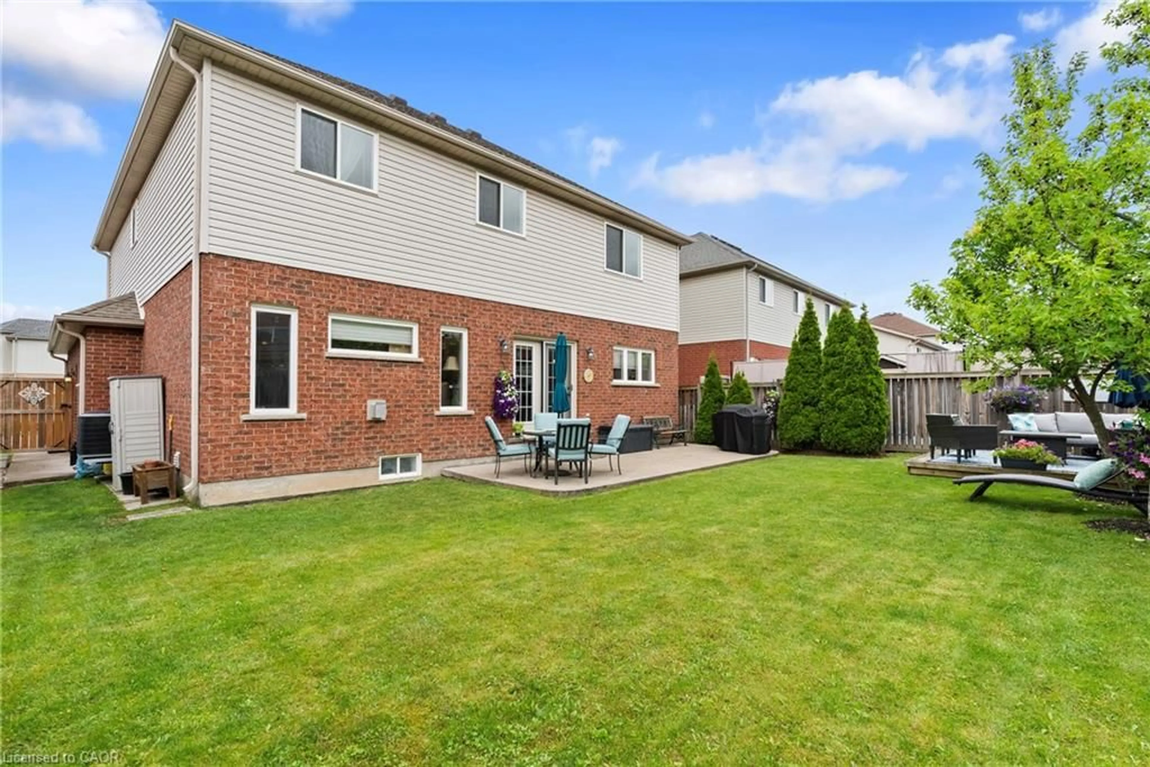 Patio, street for 282 Winterberry Blvd, Thorold Ontario L2V 5E5