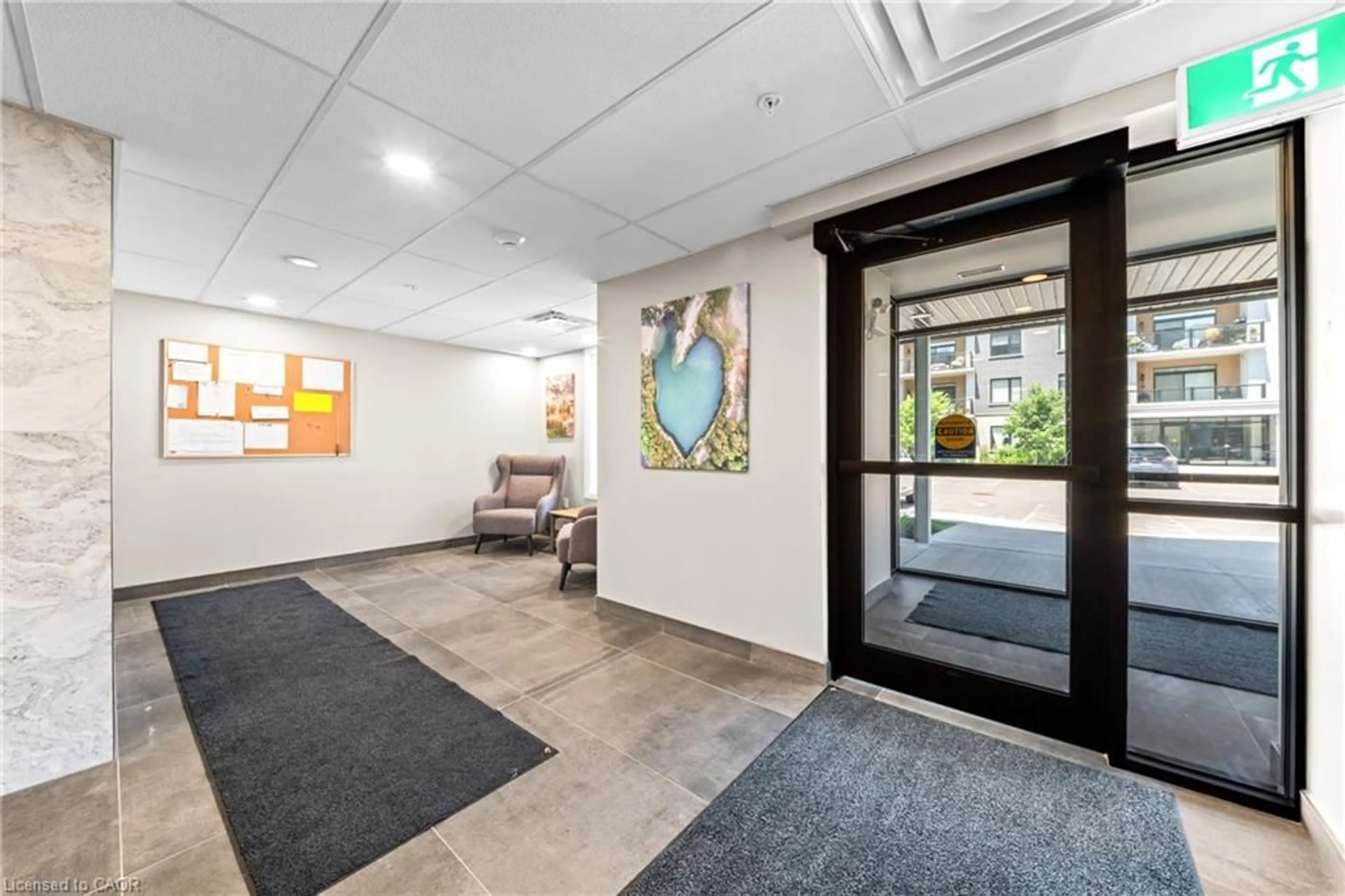 Indoor foyer for 99B Farley Rd #304, Fergus Ontario N1M 0K5