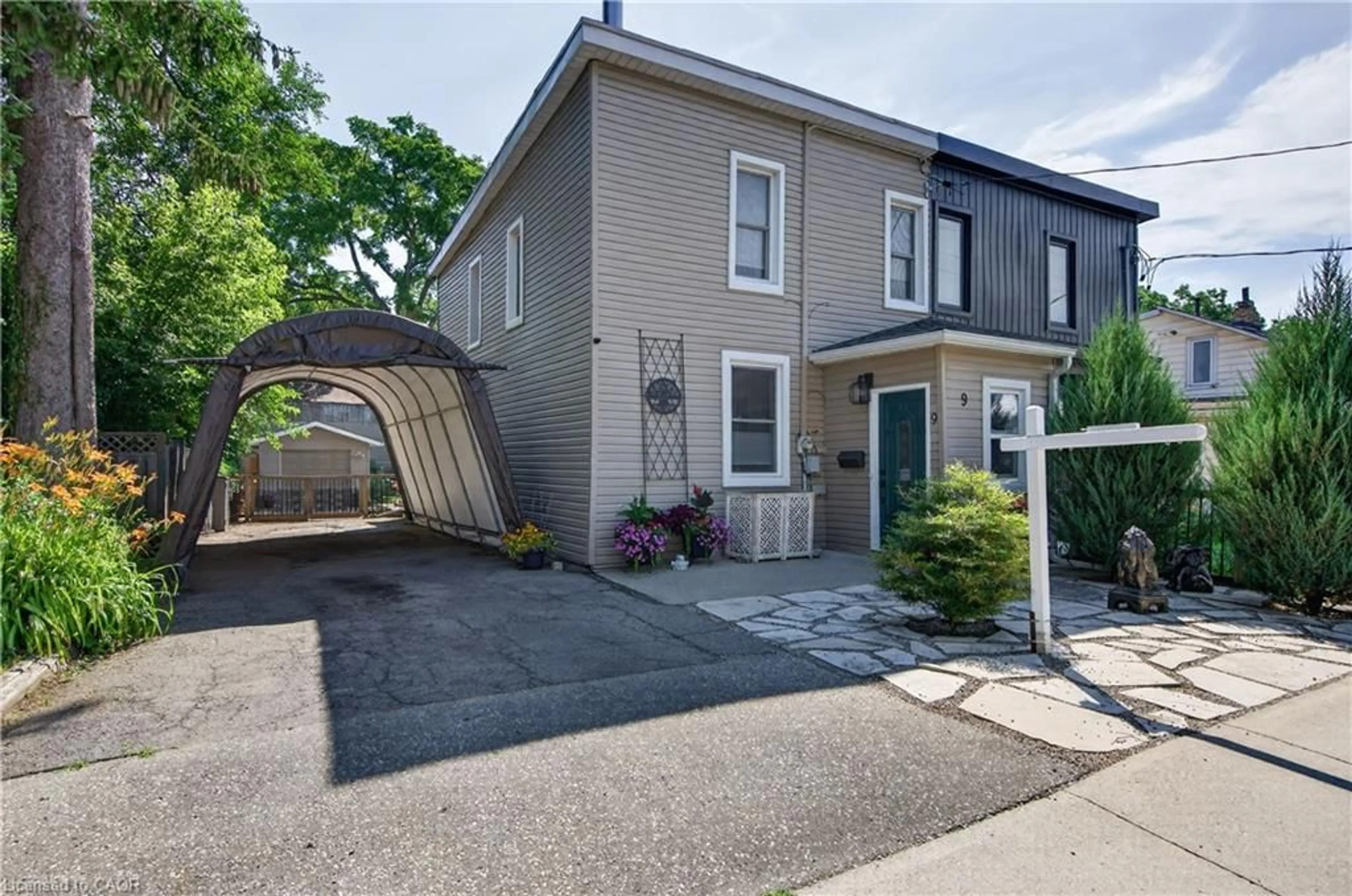 Home with brick exterior material, street for 9 Davidson St, Cambridge Ontario N1S 2T8