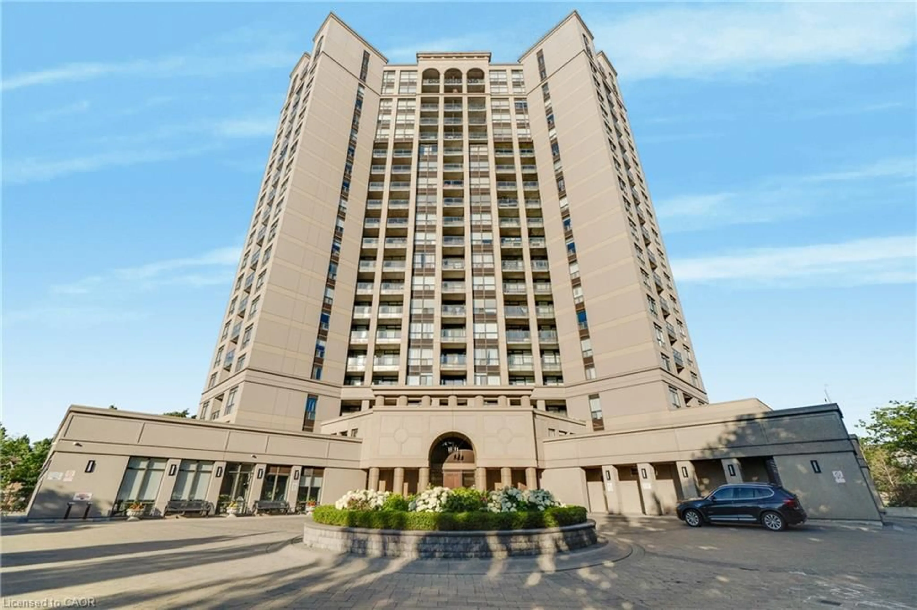 Indoor foyer for 220 Forum Dr #301, Mississauga Ontario L4Z 4K1