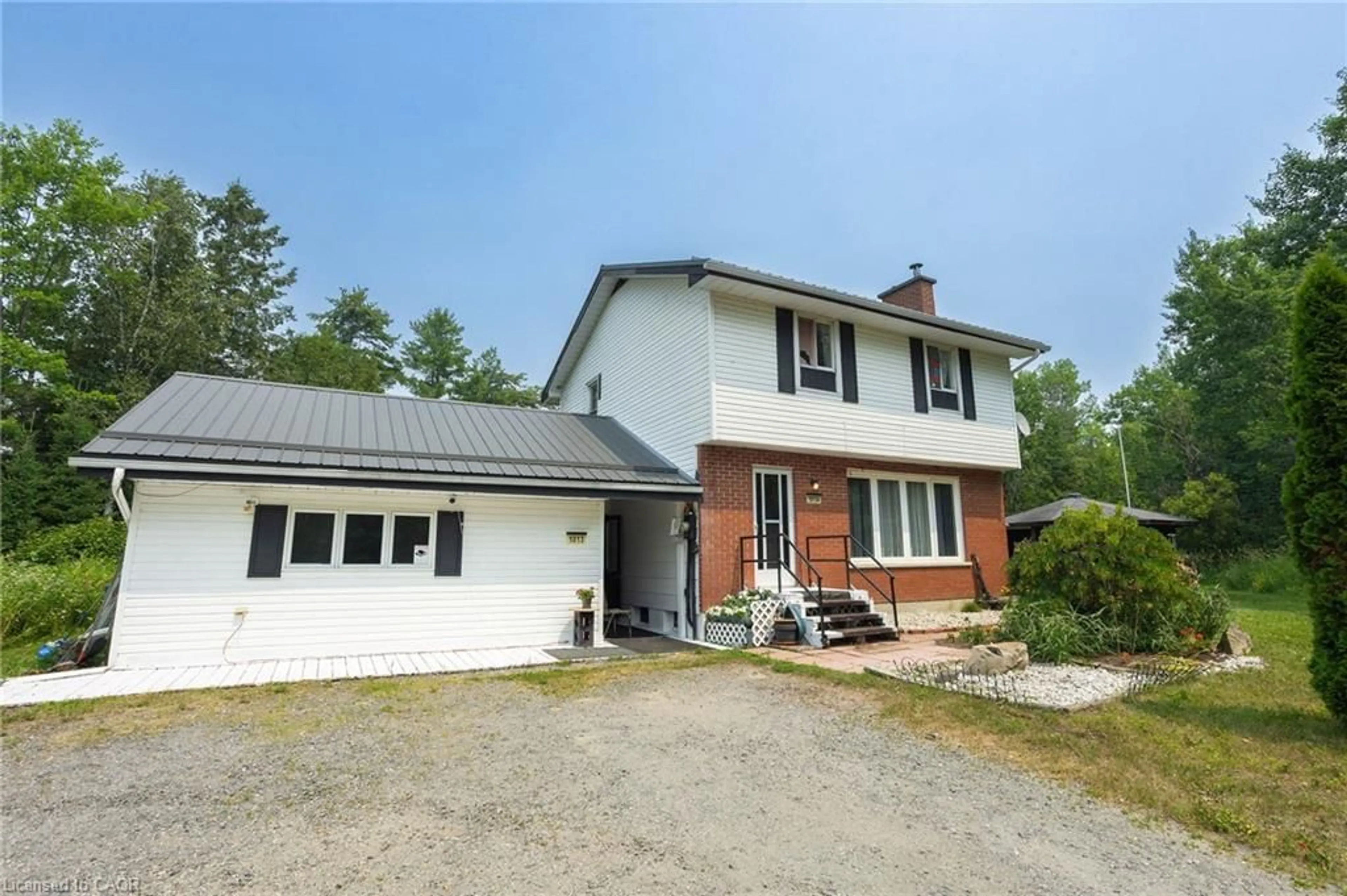 A pic from outside/outdoor area/front of a property/back of a property/a pic from drone, building for 1013 Hopkins Hill Rd, Espanola Ontario P5E 1T4