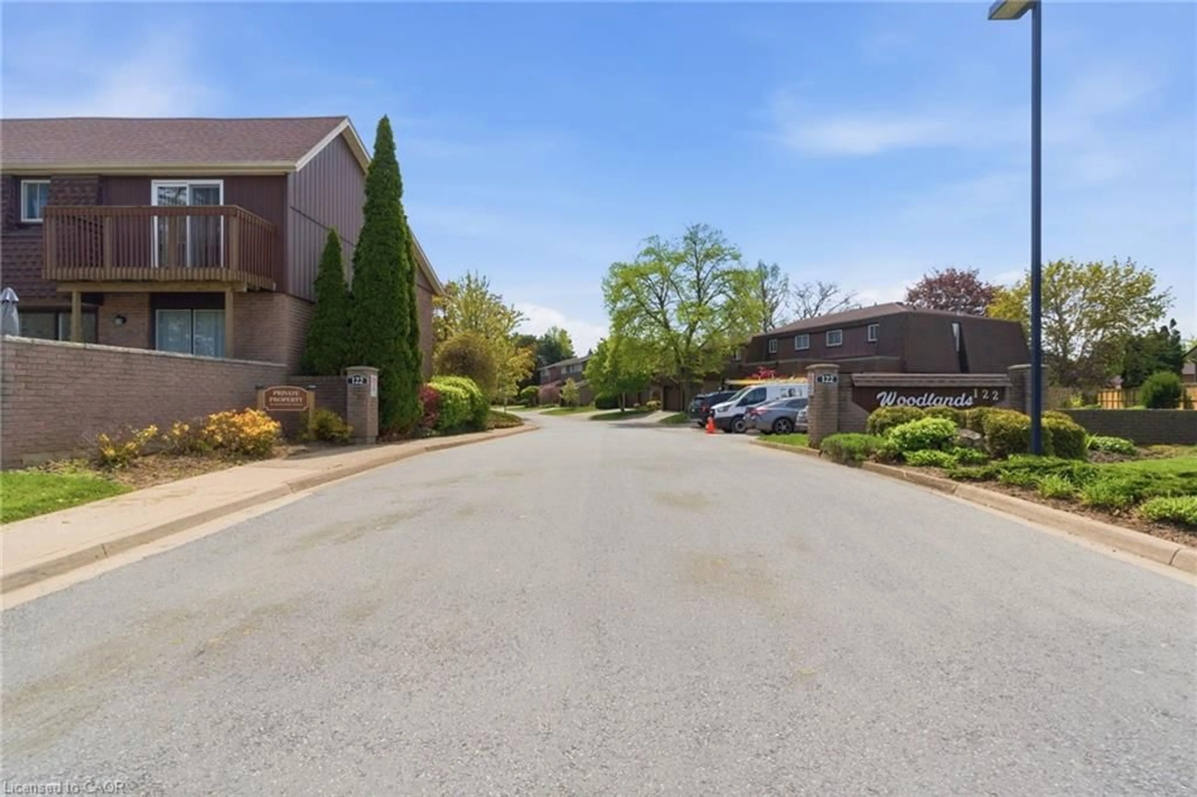 A pic from outside/outdoor area/front of a property/back of a property/a pic from drone, street for Rd, St. Catharines Ontario L2N 6N6
