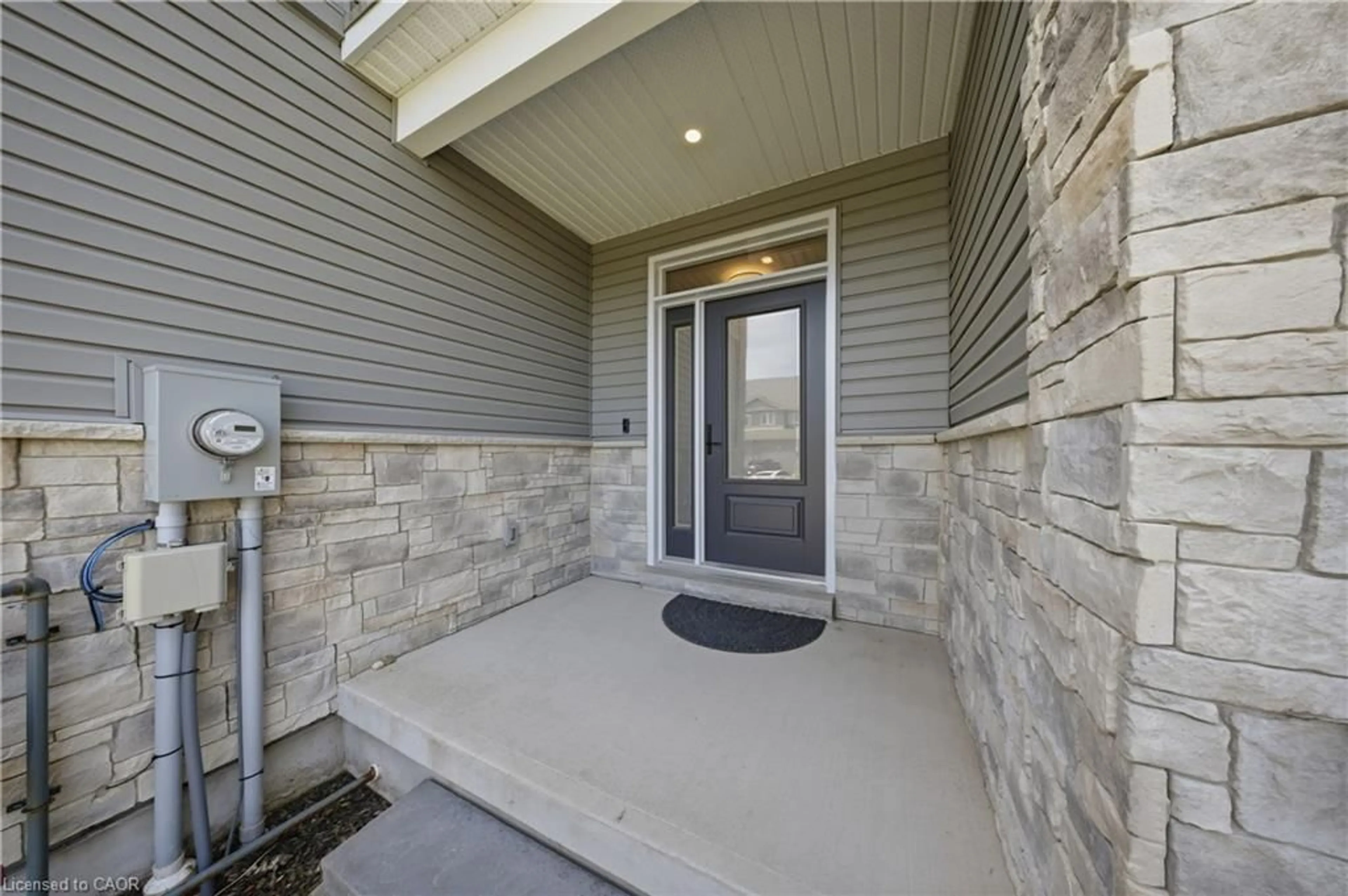 Indoor entryway for 107 Stephenson Way, Palmerston Ontario N0G 2P0