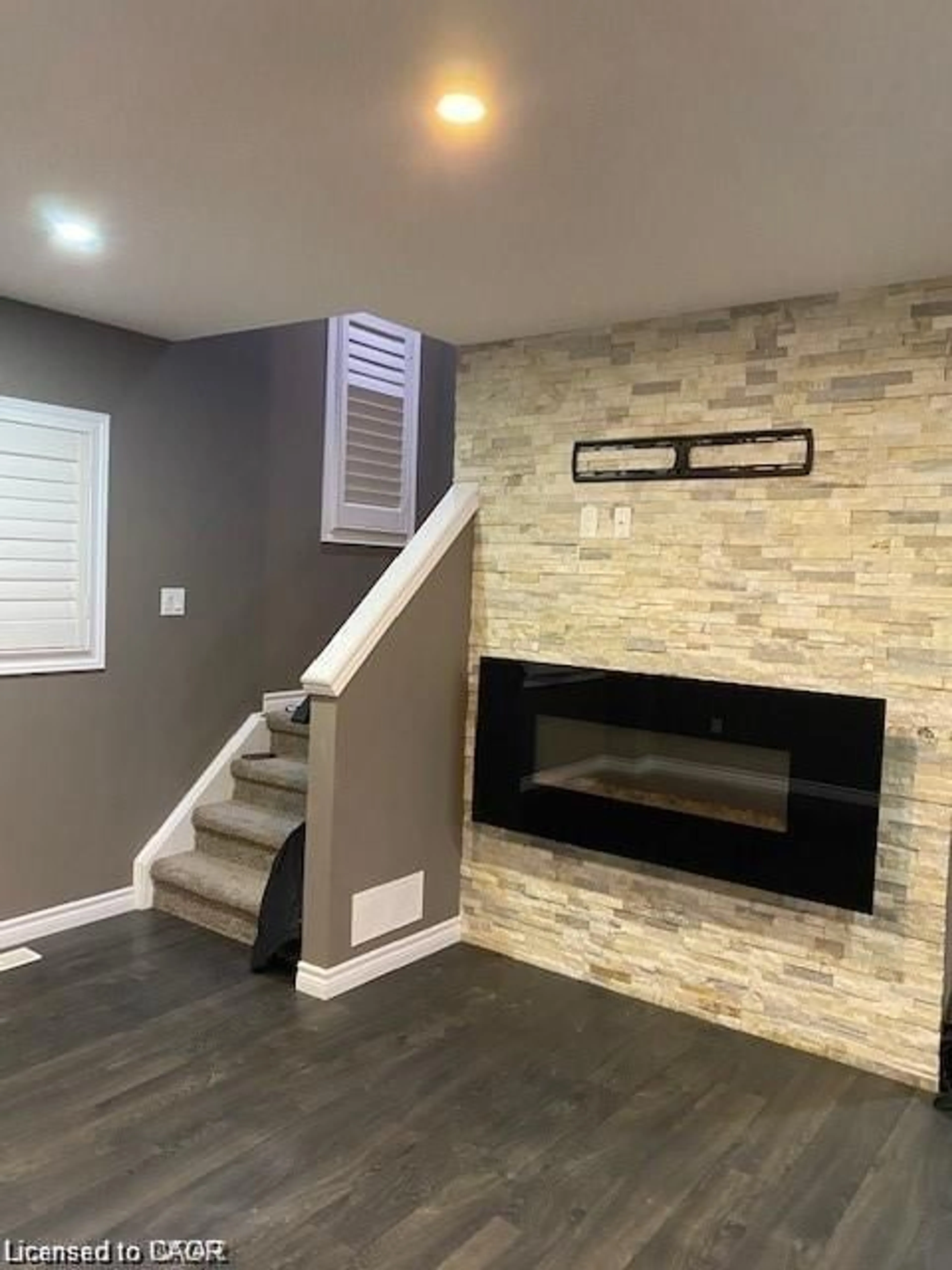 Unknown for 4 Isaiah Dr, Kitchener Ontario N2E 0C1
