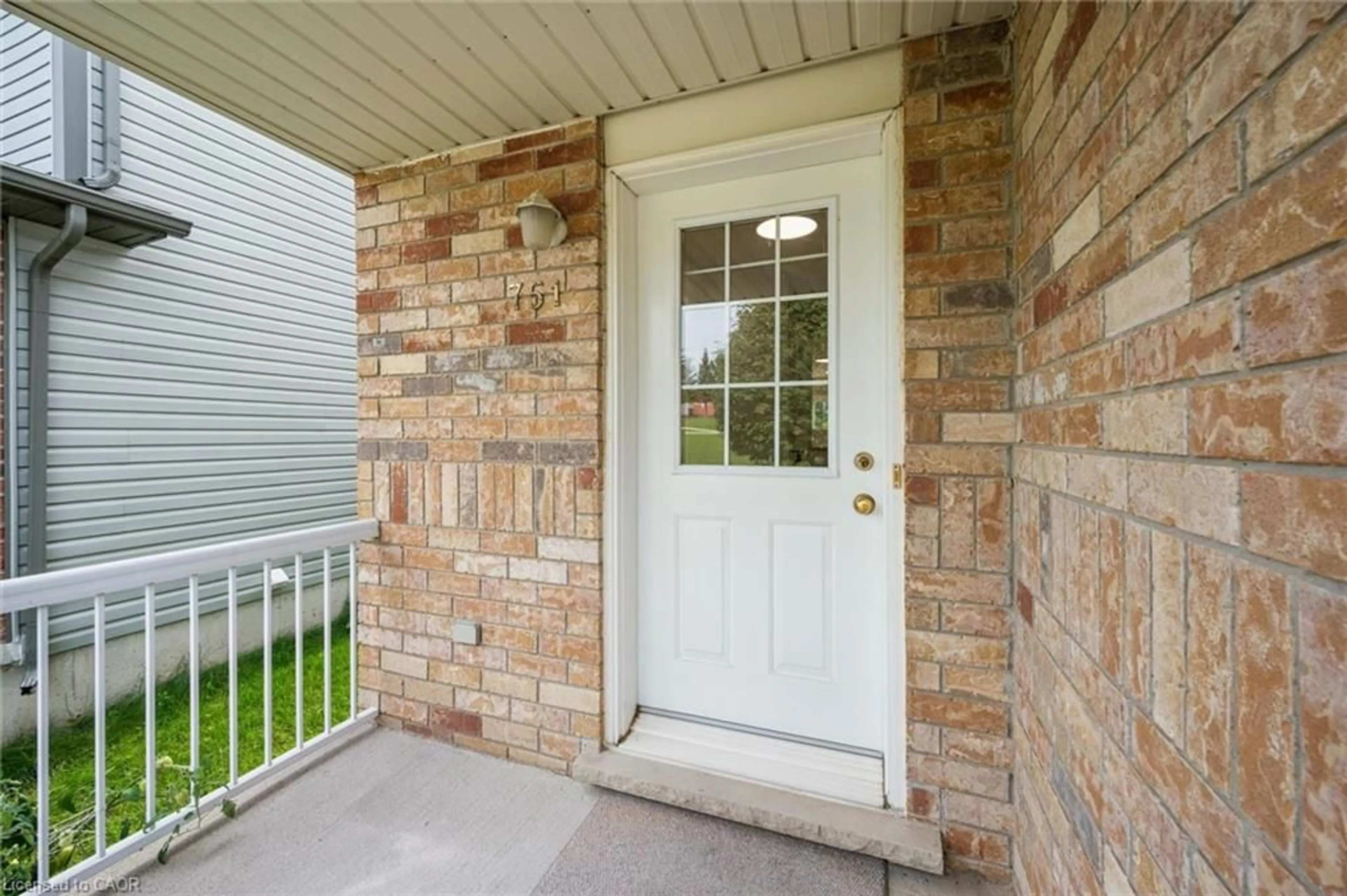 Indoor entryway for 751 Laurelwood Dr, Waterloo Ontario N2V 2W2