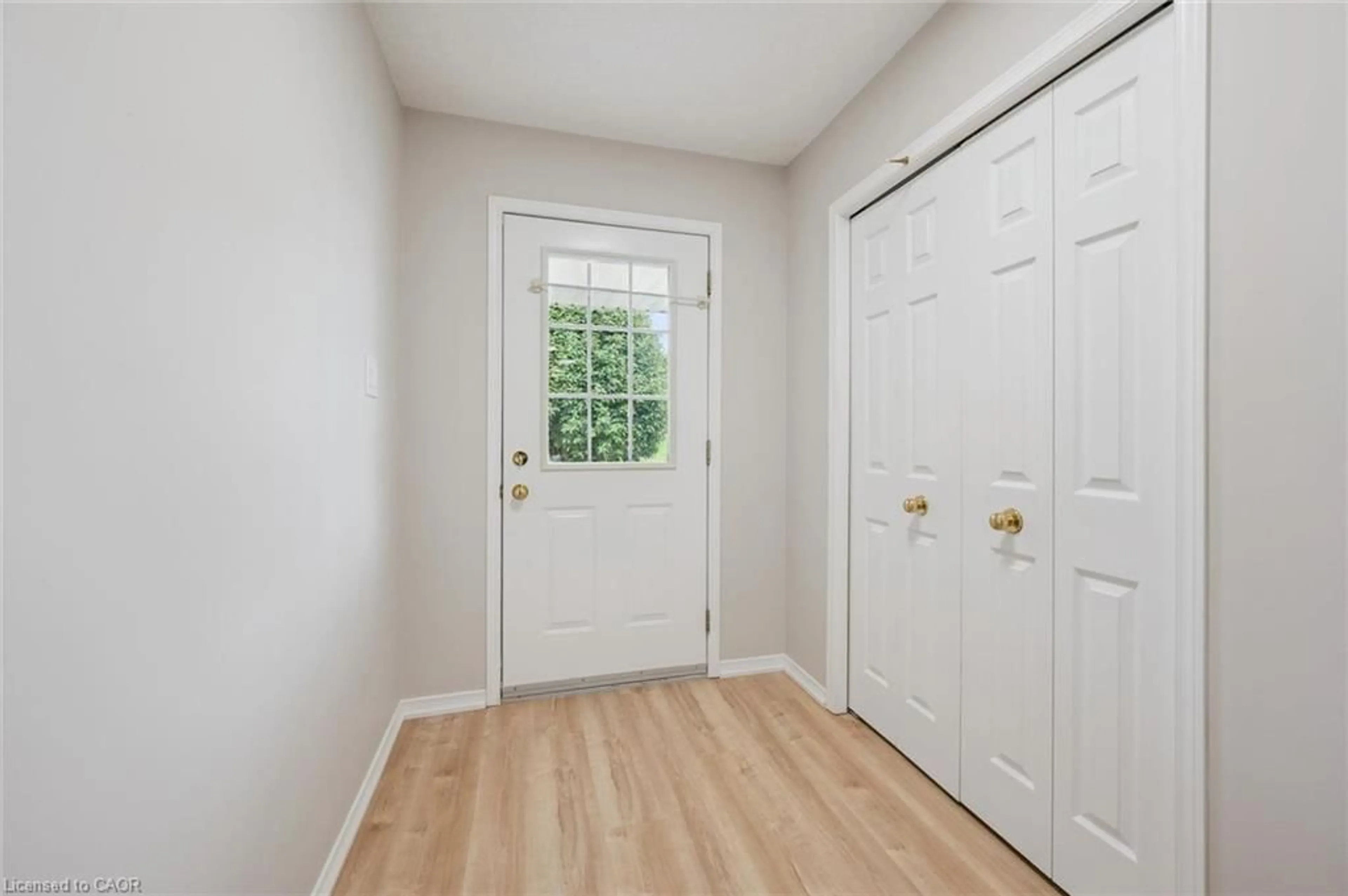 Indoor entryway for 751 Laurelwood Dr, Waterloo Ontario N2V 2W2