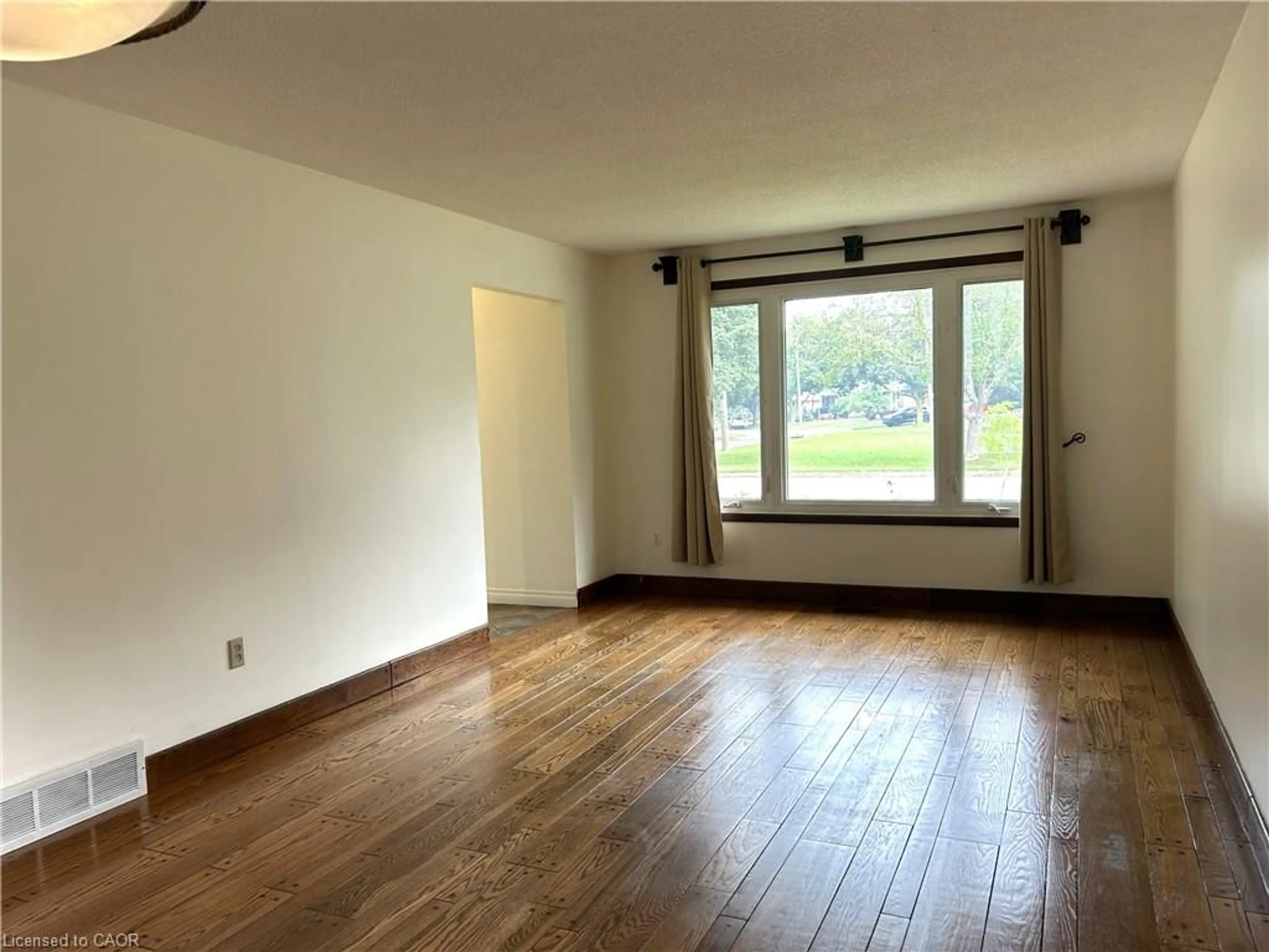 A pic of a room for Crt, St. Catharines Ontario L2N 6B5