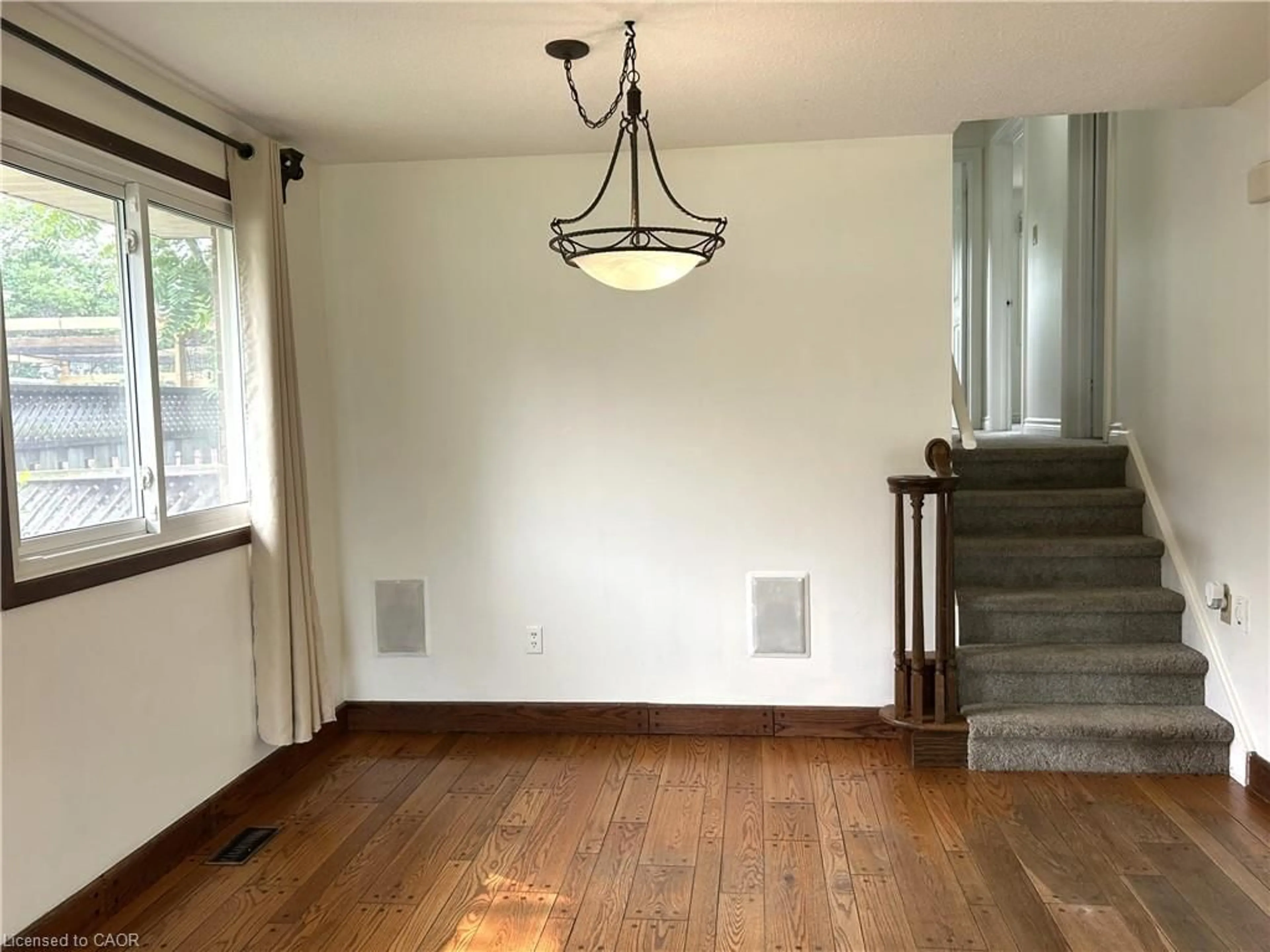 A pic of a room for Crt, St. Catharines Ontario L2N 6B5