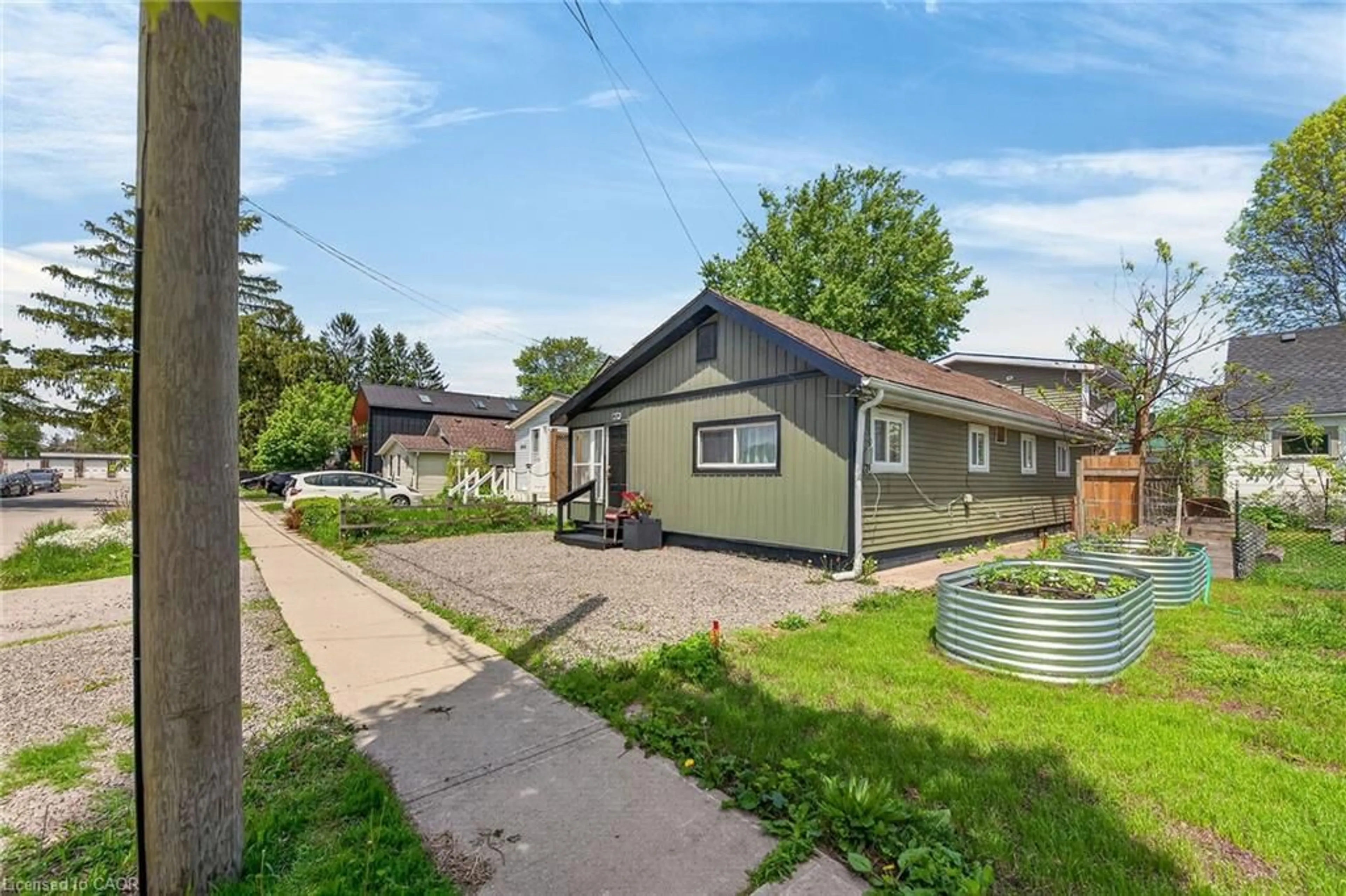 A pic from outside/outdoor area/front of a property/back of a property/a pic from drone, street for 3824 Roxborough Ave, Crystal Beach Ontario L0S 1B0