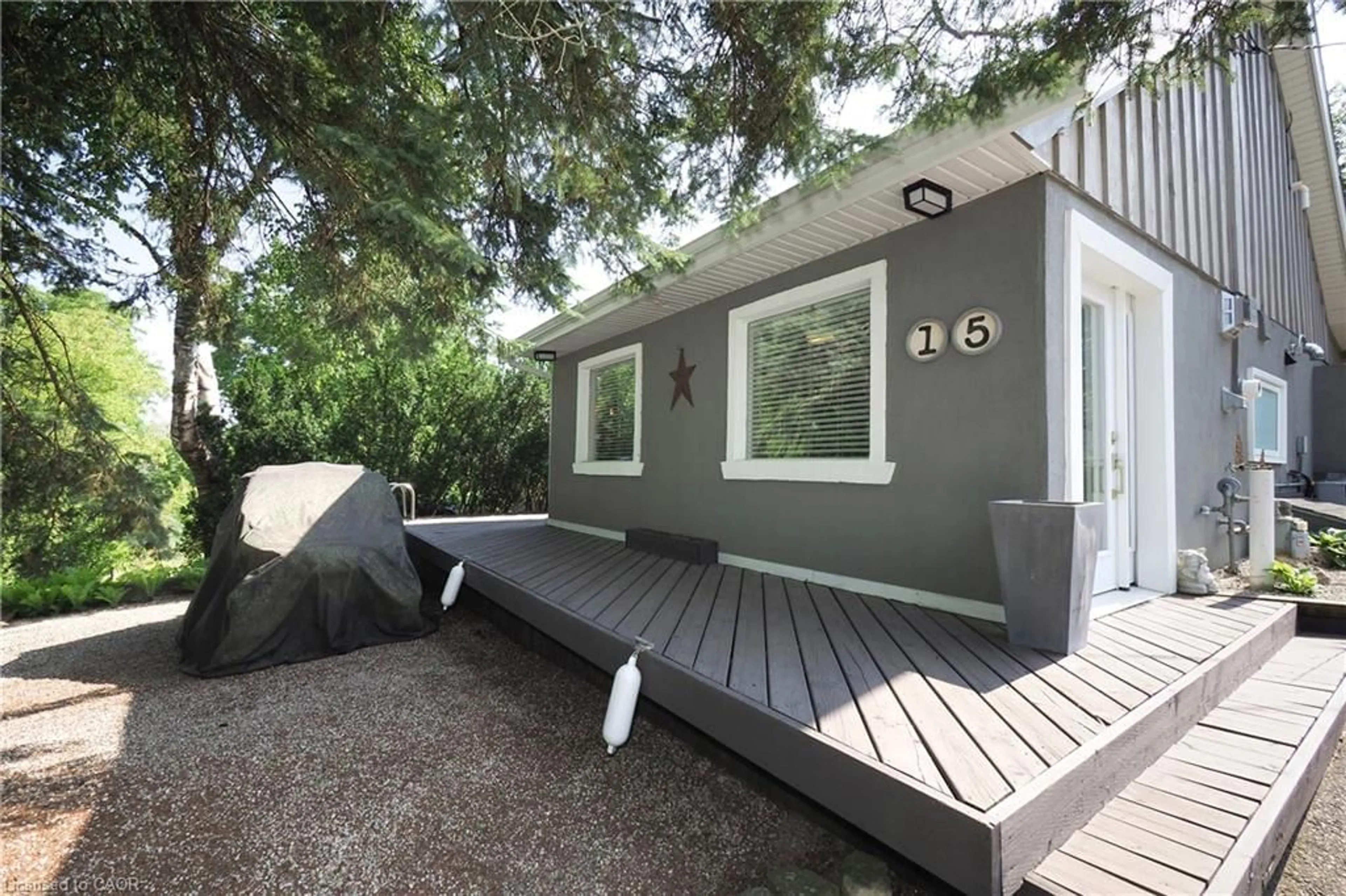 Patio, unknown for 15 Poplar Trail, Puslinch Ontario N3C 2V4