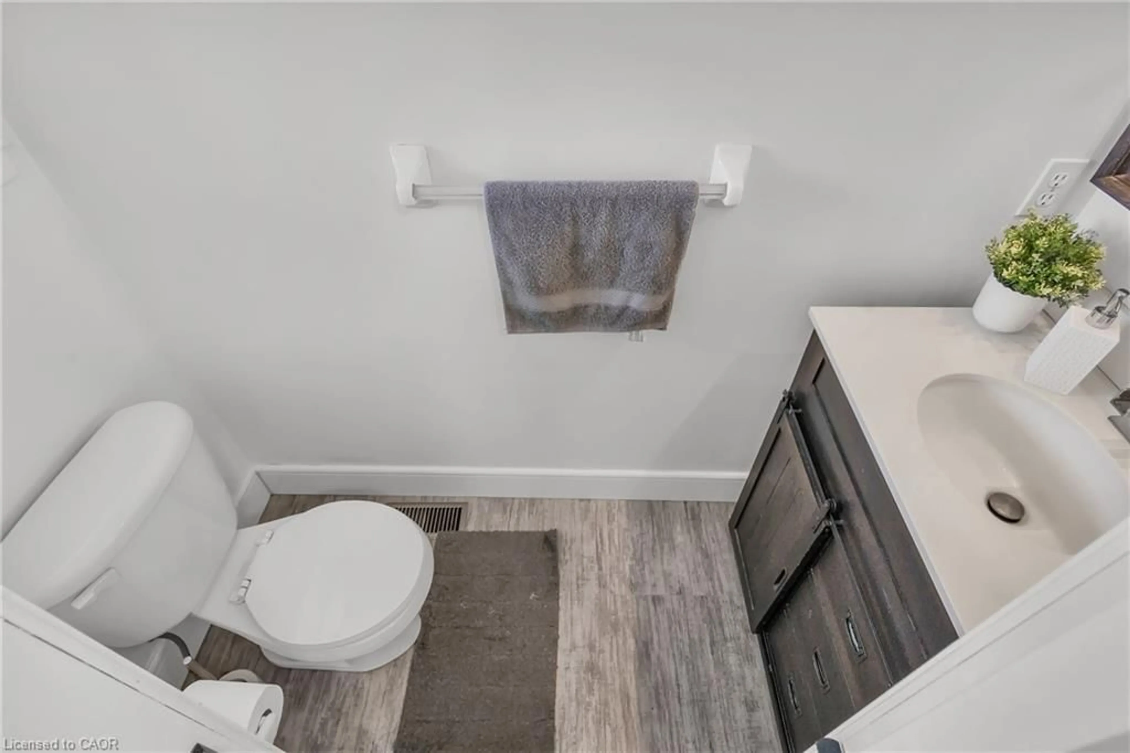 A pic of a room for 425 Erinbrook Dr, Kitchener Ontario N2E 3S4