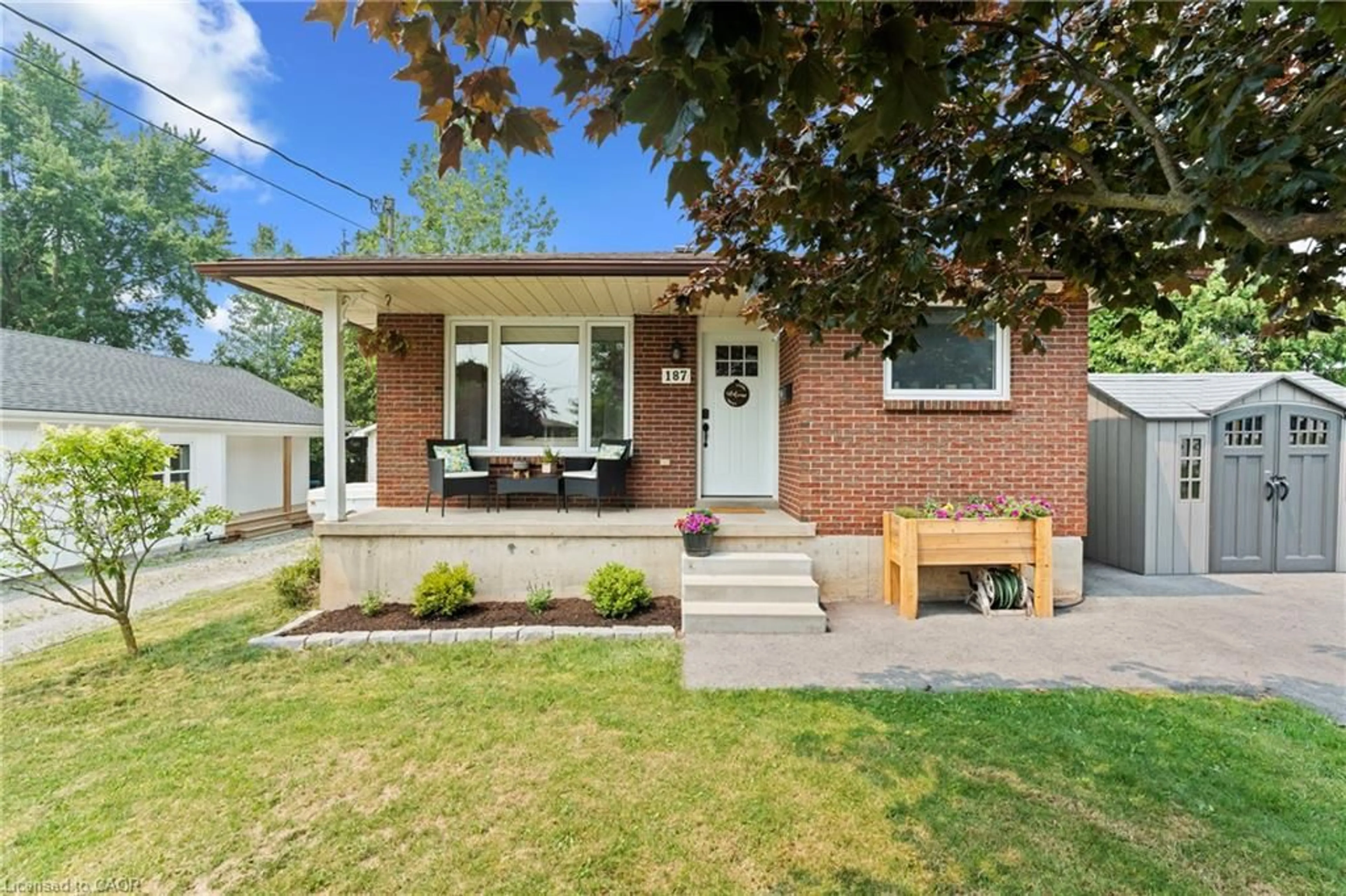 Home with brick exterior material, street for 187 Dufferin St, Smithville Ontario L0R 2A0