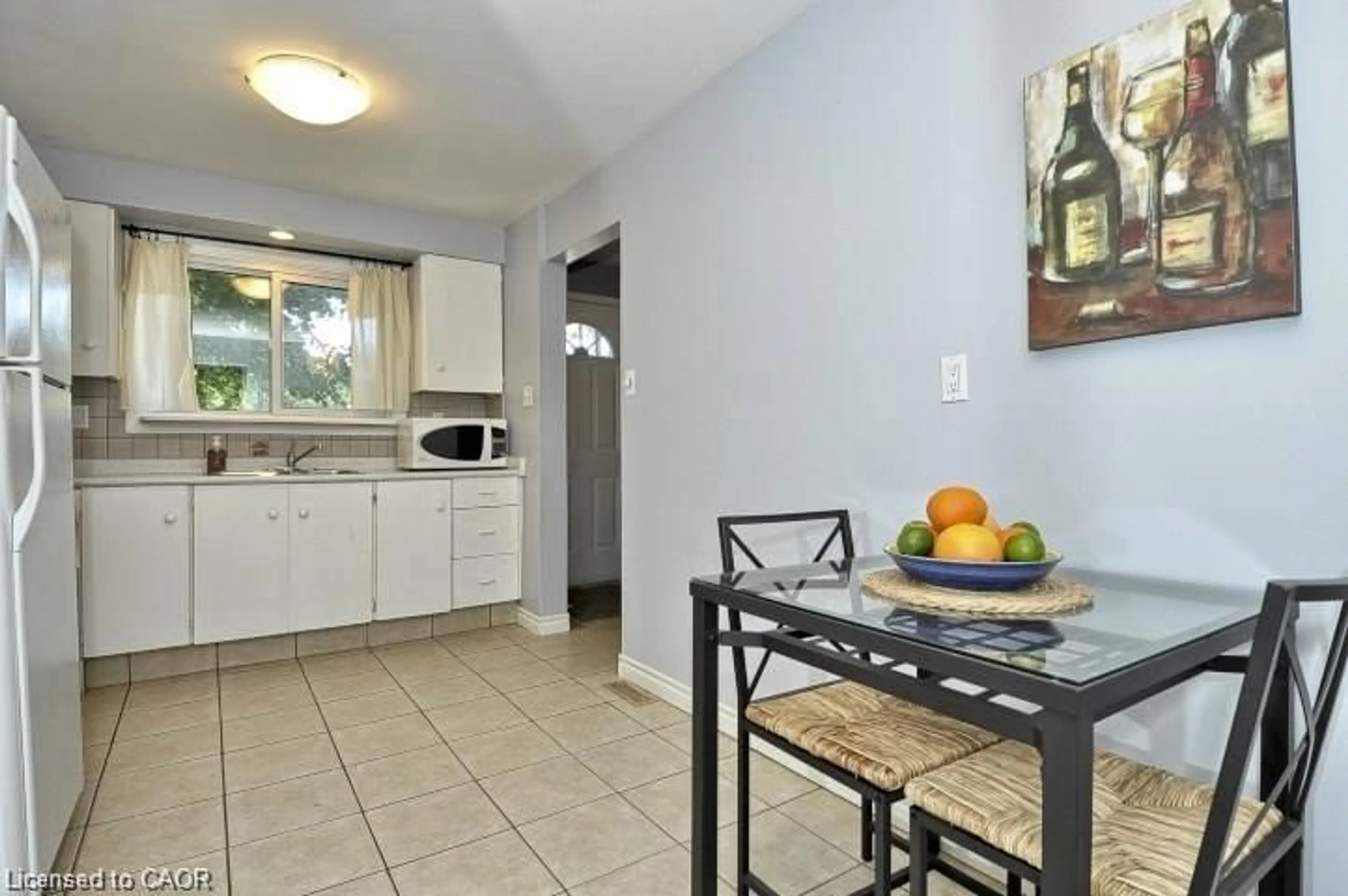Standard kitchen, ceramic/tile floor for 165 Green Valley Dr #8, Kitchener Ontario N2P 1K3