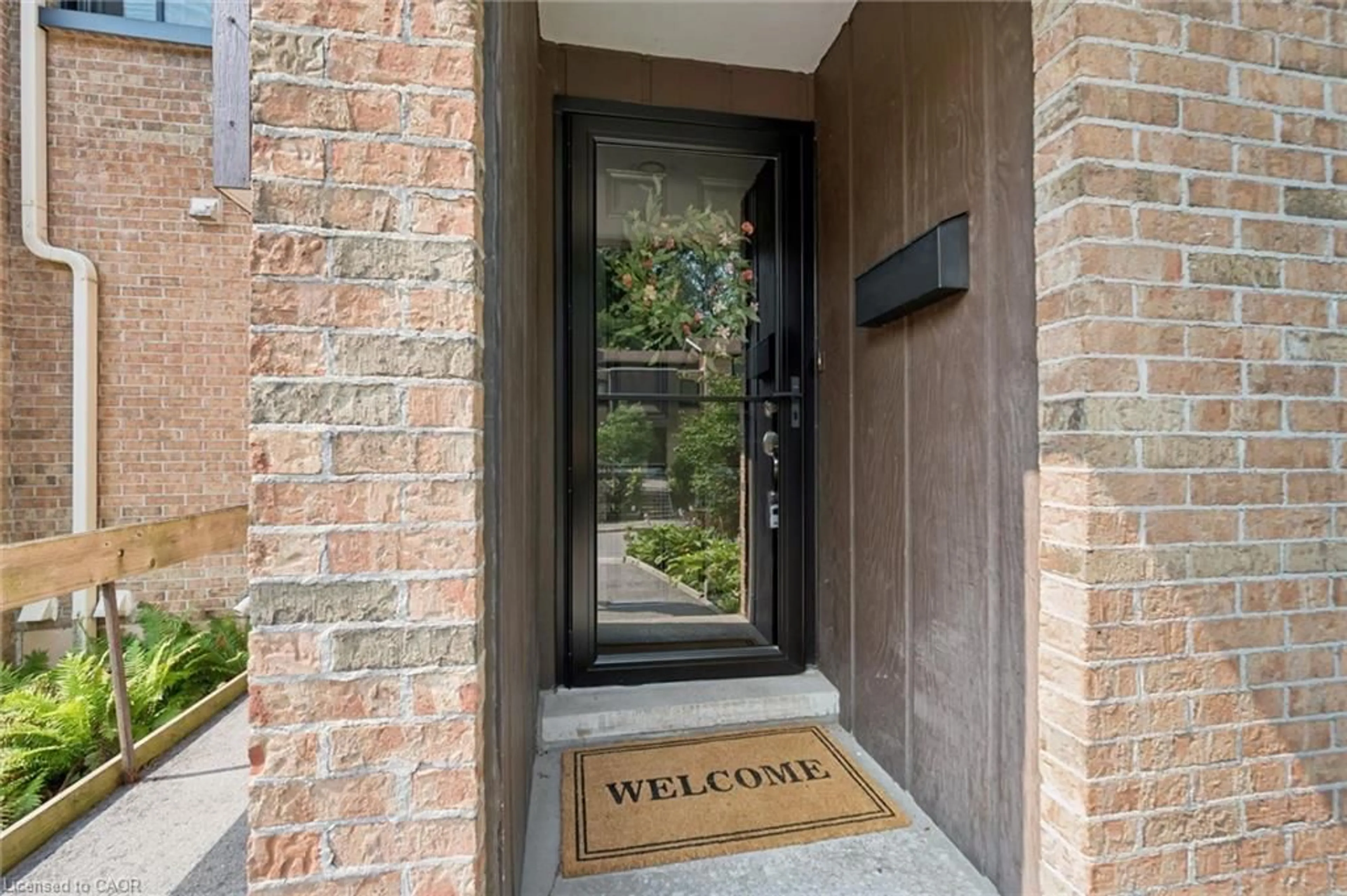 Indoor entryway for 220 Salisbury Ave #27, Cambridge Ontario N1S 1K5