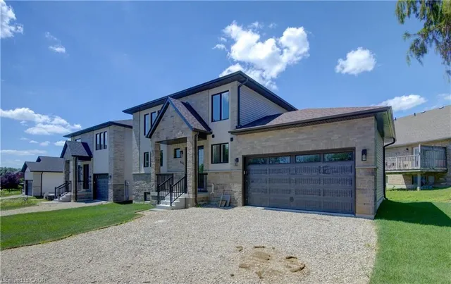 641 Martin St, Mount Forest 2