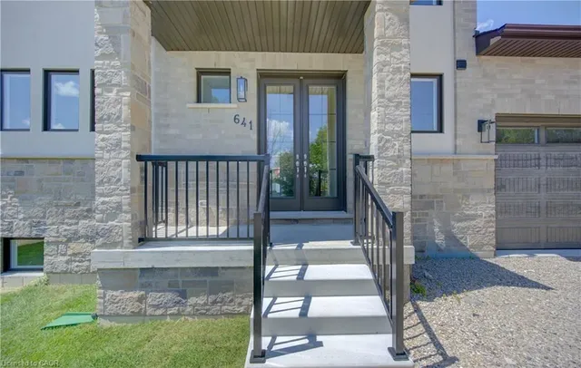 641 Martin St, Mount Forest 4