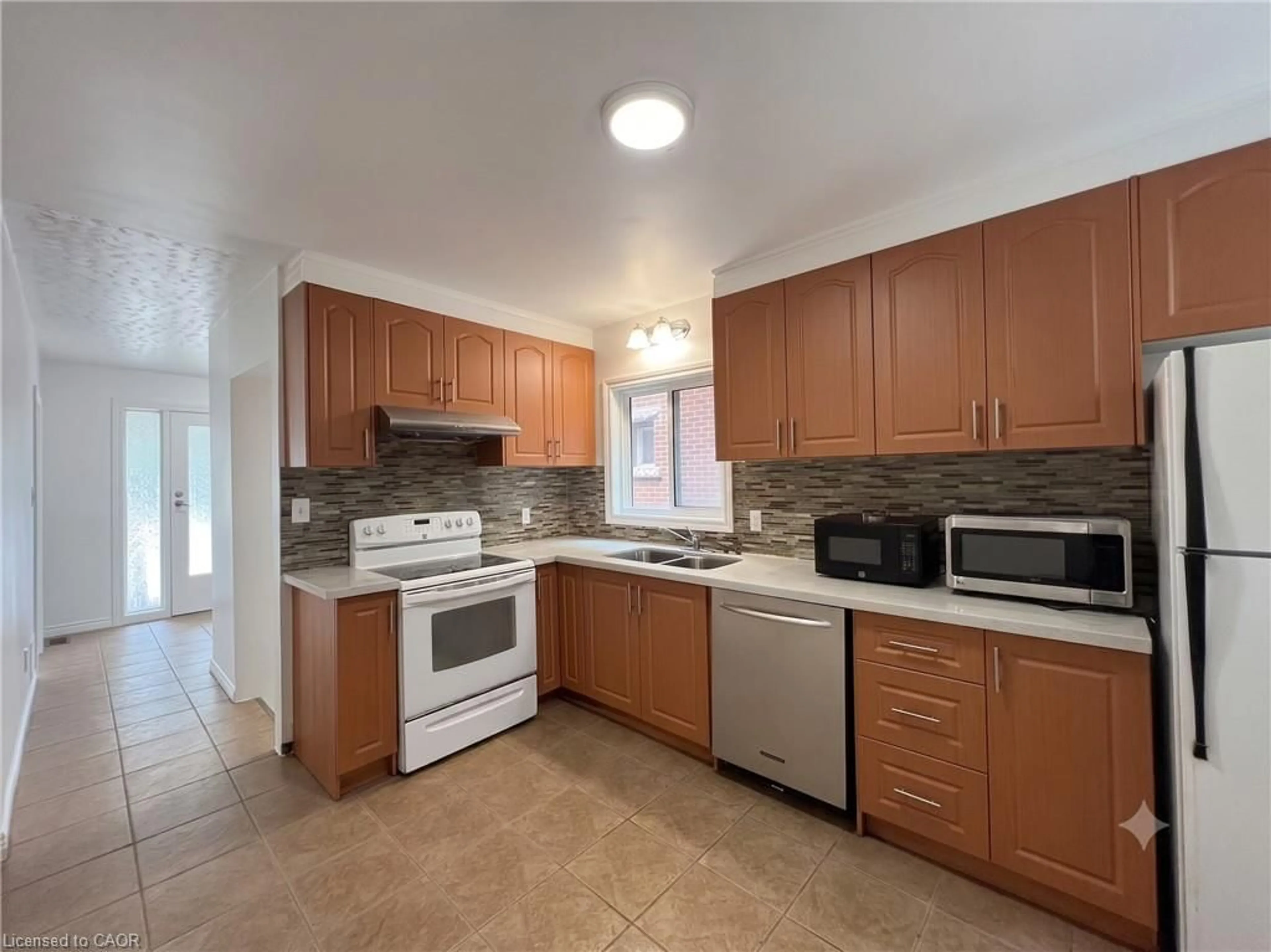 Standard kitchen, ceramic/tile floor for 77 Paisley Ave, Hamilton Ontario L8S 1V4