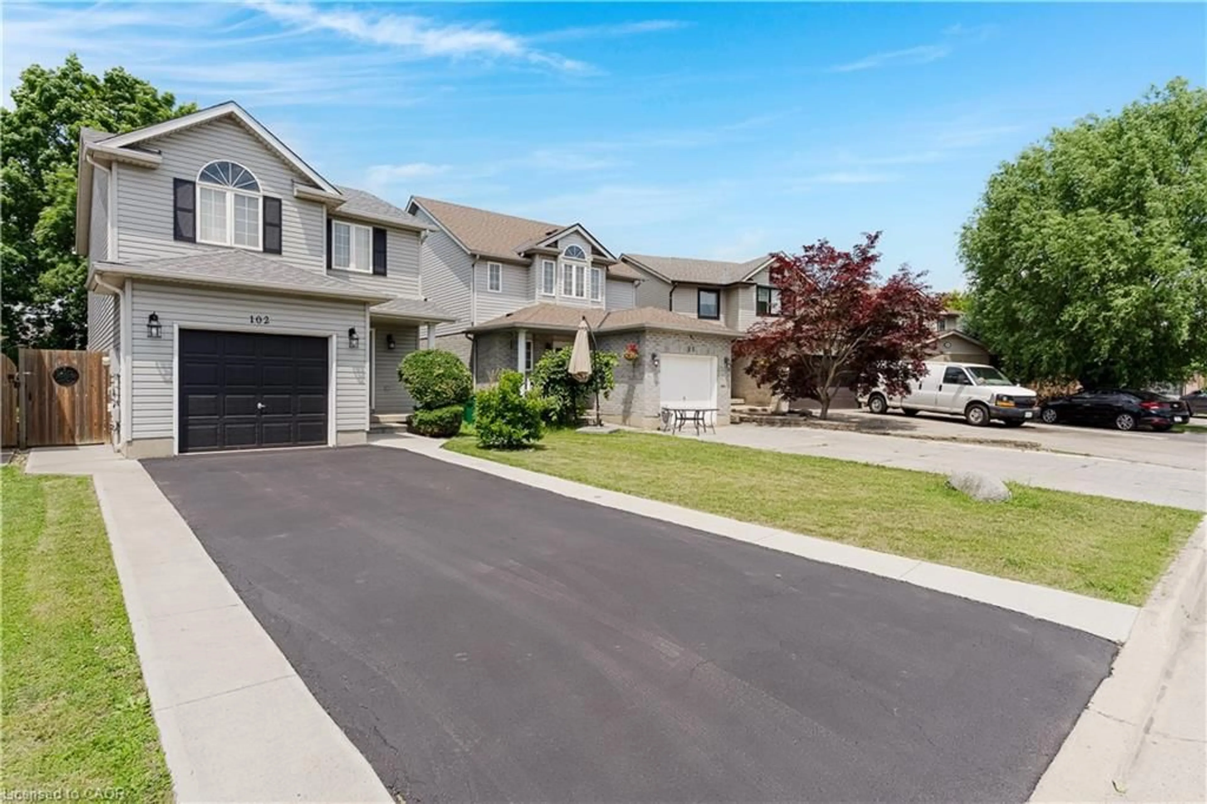 Home with vinyl exterior material, street for 102 Chateau Cres, Cambridge Ontario N3H 5S3