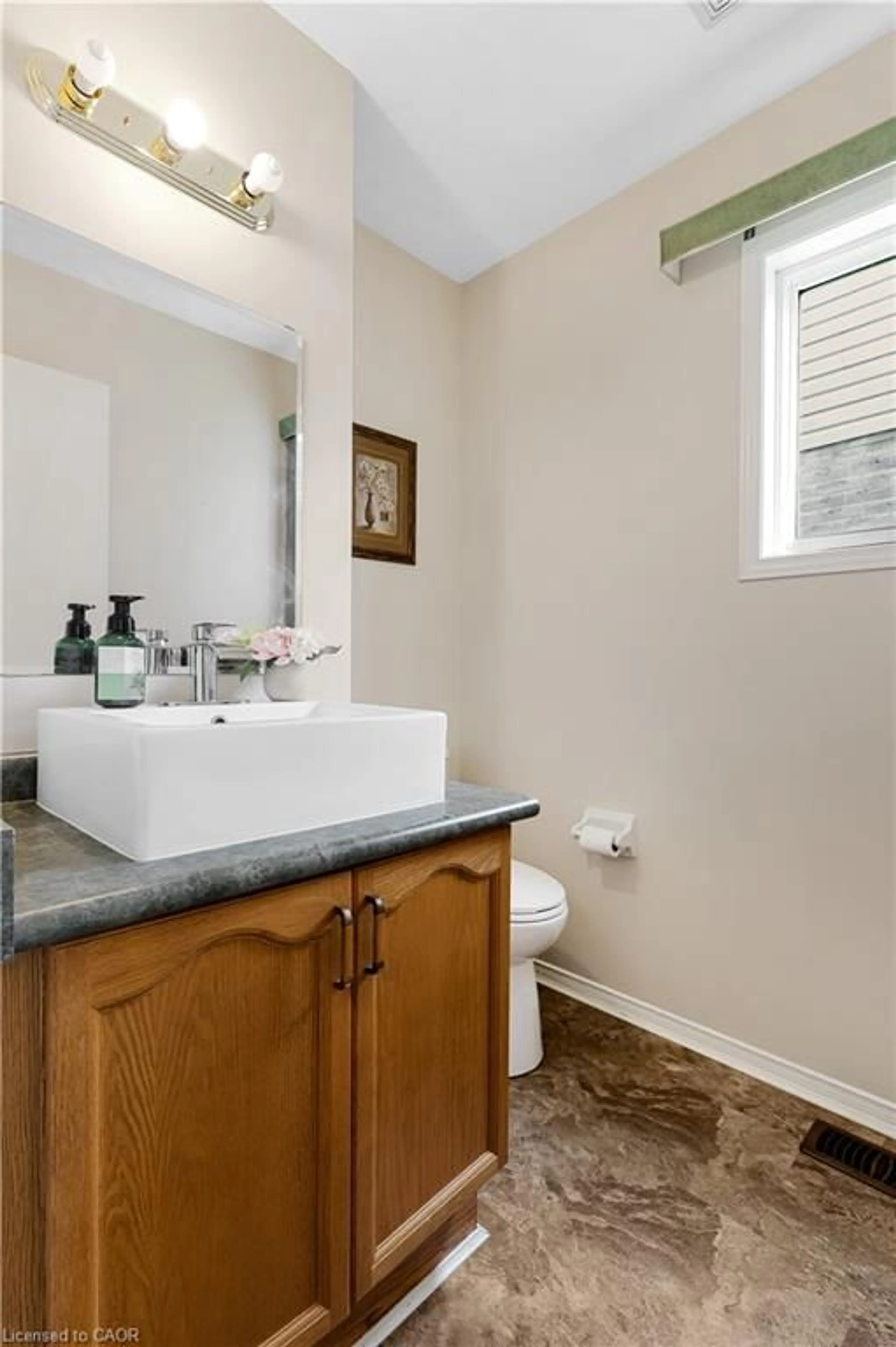Standard bathroom, ceramic/tile floor for 102 Chateau Cres, Cambridge Ontario N3H 5S3