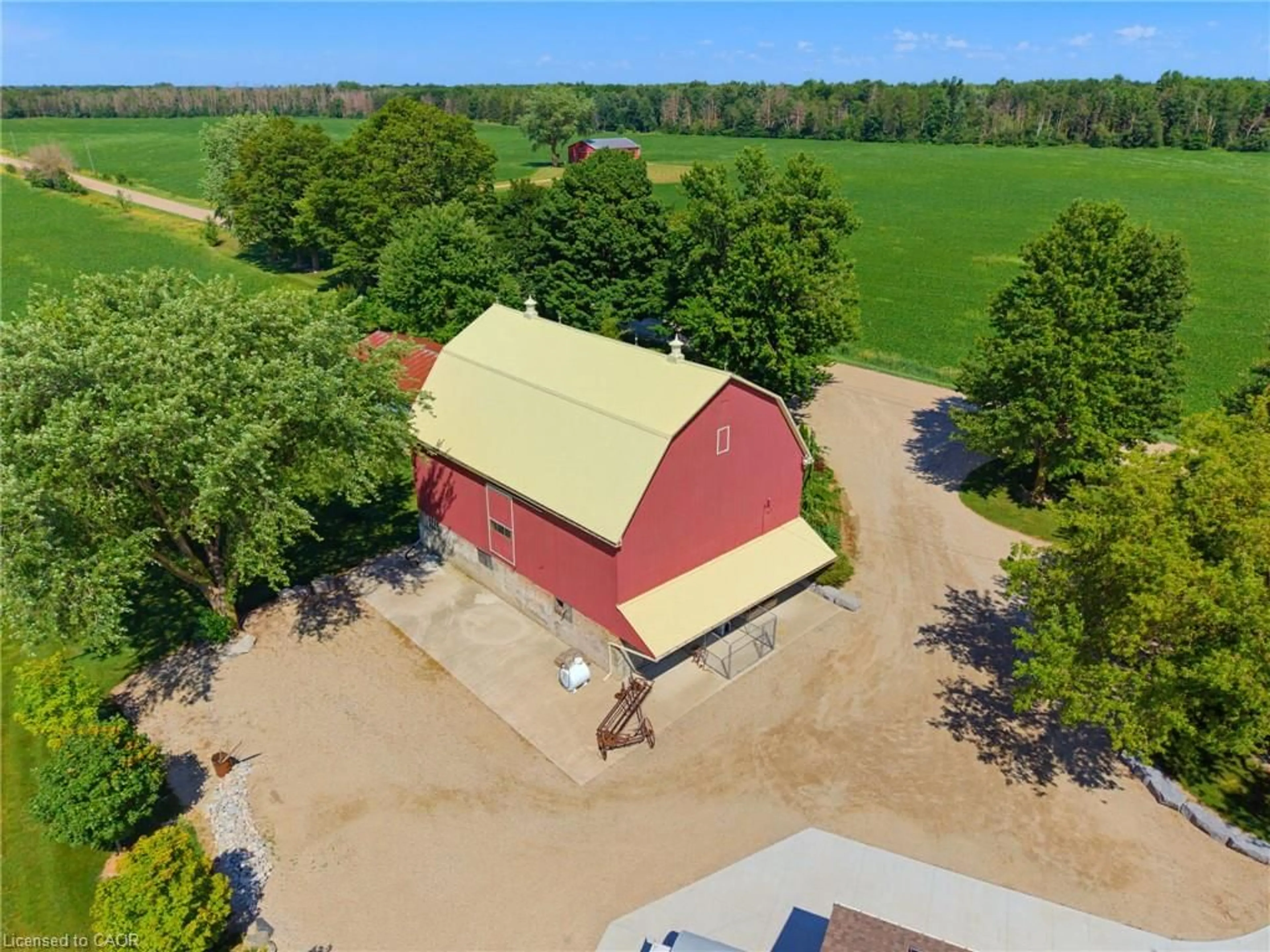 A pic from outside/outdoor area/front of a property/back of a property/a pic from drone, building for 8430 Road 146, Listowel Ontario N4G 3G8