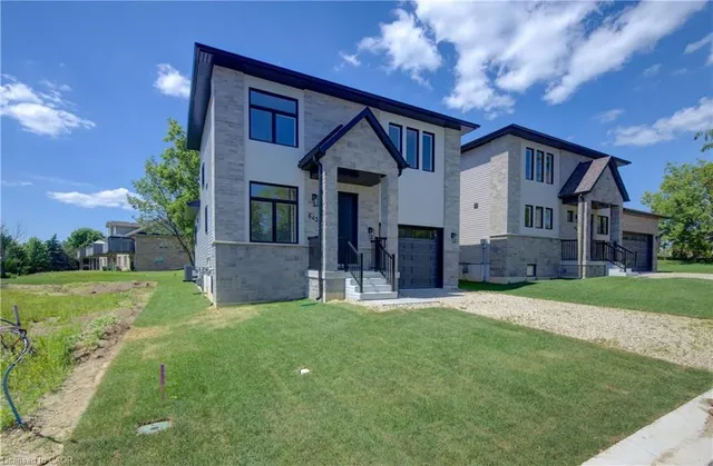 643 Martin St, Mount Forest 2
