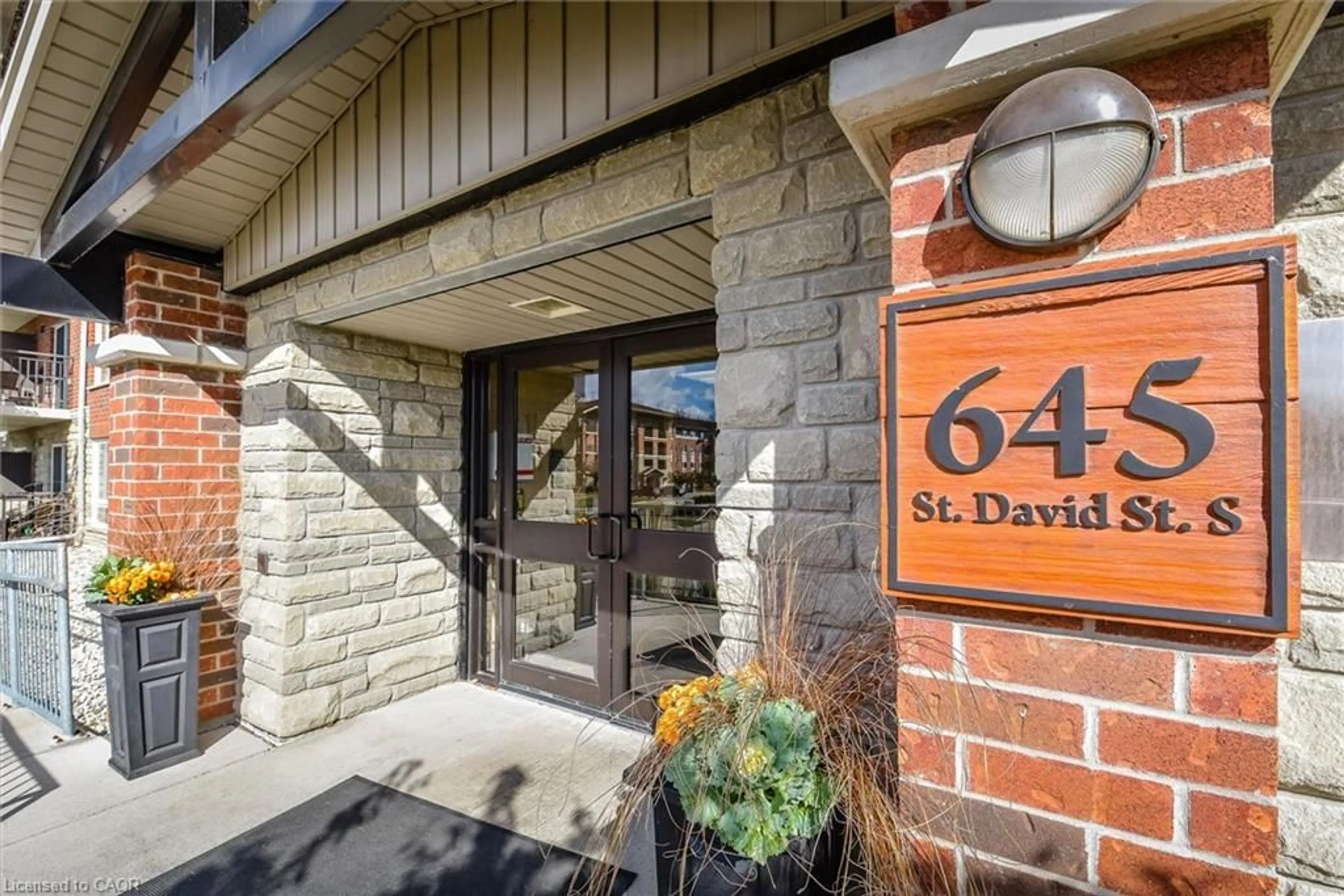 Indoor foyer for 645 St David St #302, Fergus Ontario N1M 0A9