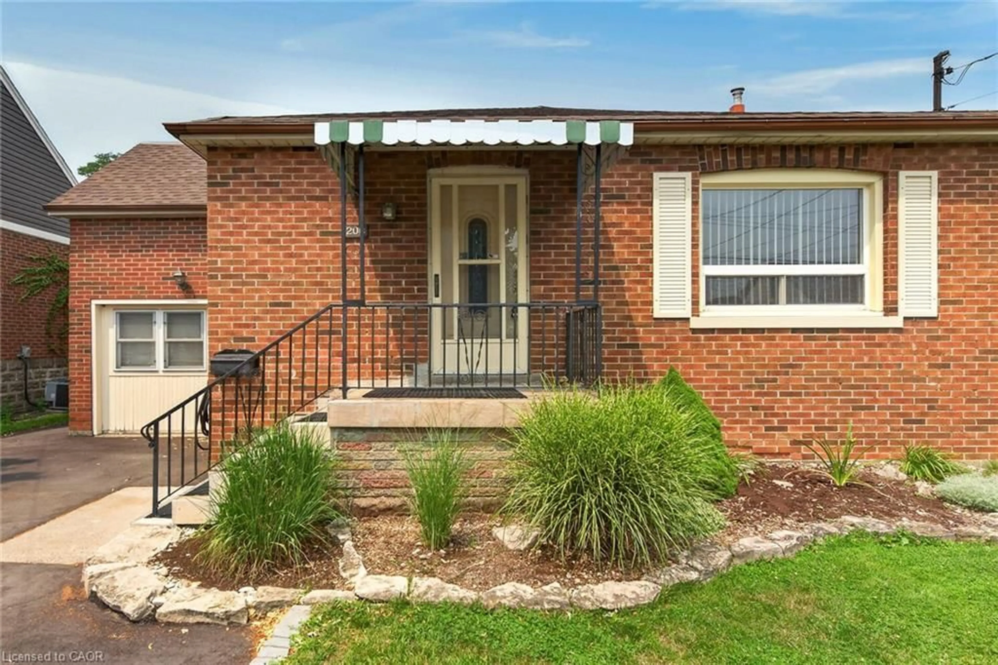 Home with brick exterior material, street for 206 East 13th St, Hamilton Ontario L9A 3Z7