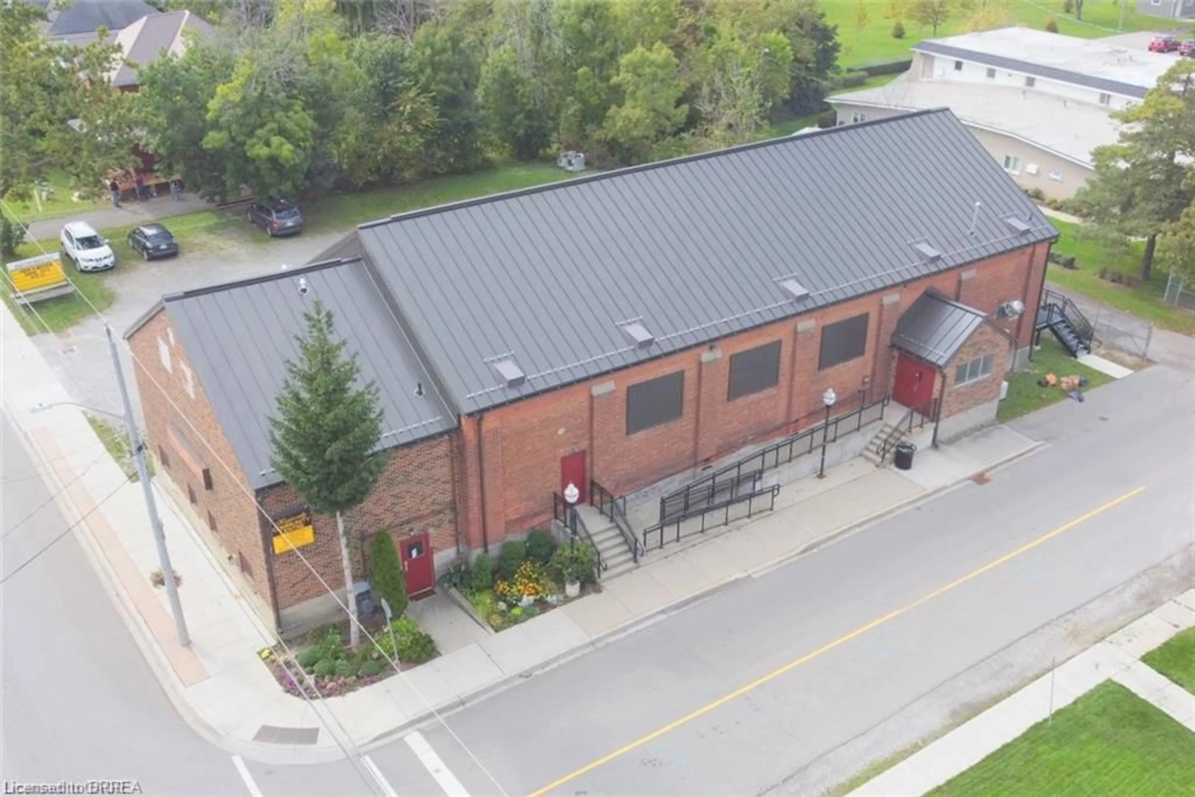 A pic from outside/outdoor area/front of a property/back of a property/a pic from drone, building for 62 Main St S St, Hagersville Ontario N0A 1H0