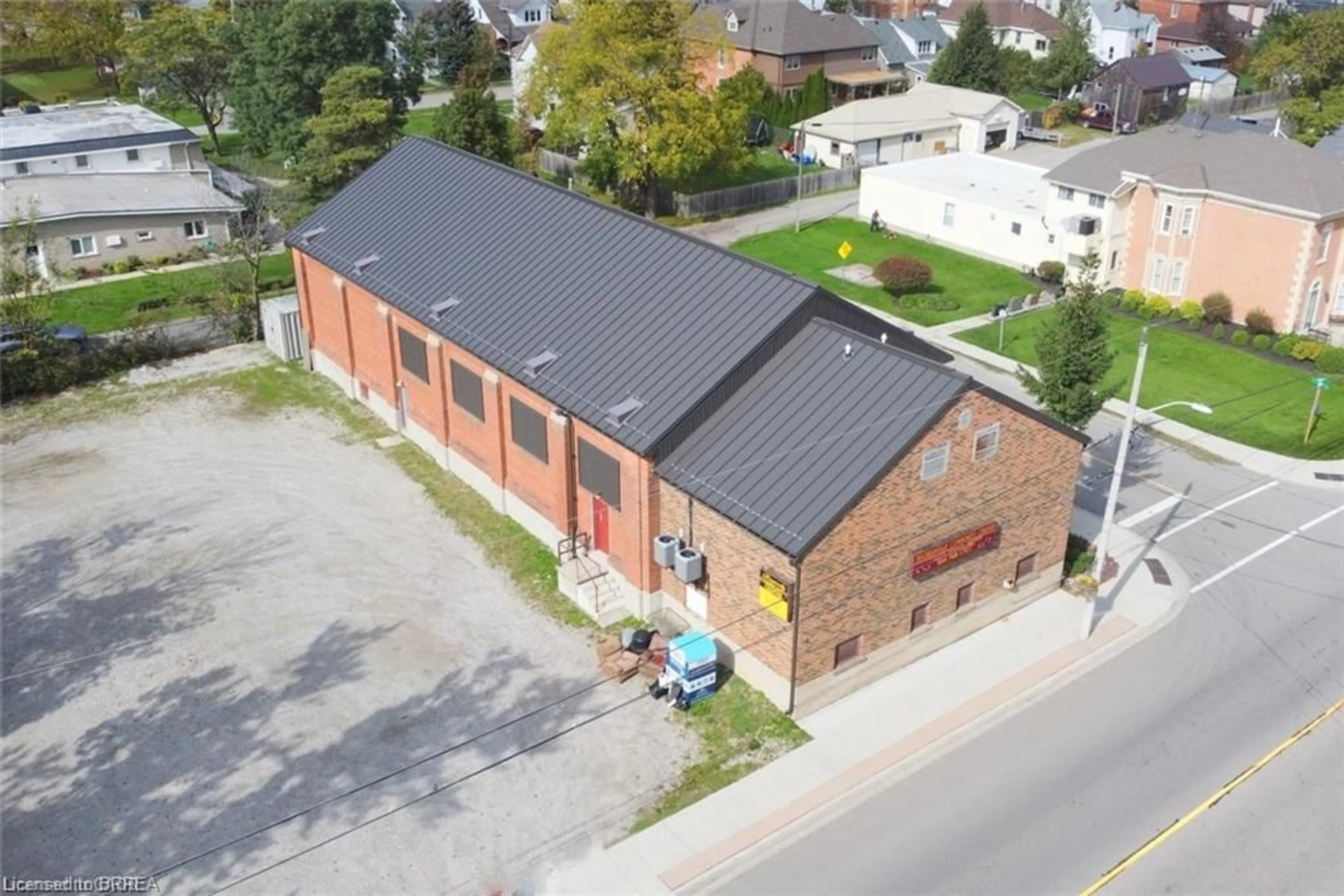 A pic from outside/outdoor area/front of a property/back of a property/a pic from drone, building for 62 Main St S St, Hagersville Ontario N0A 1H0