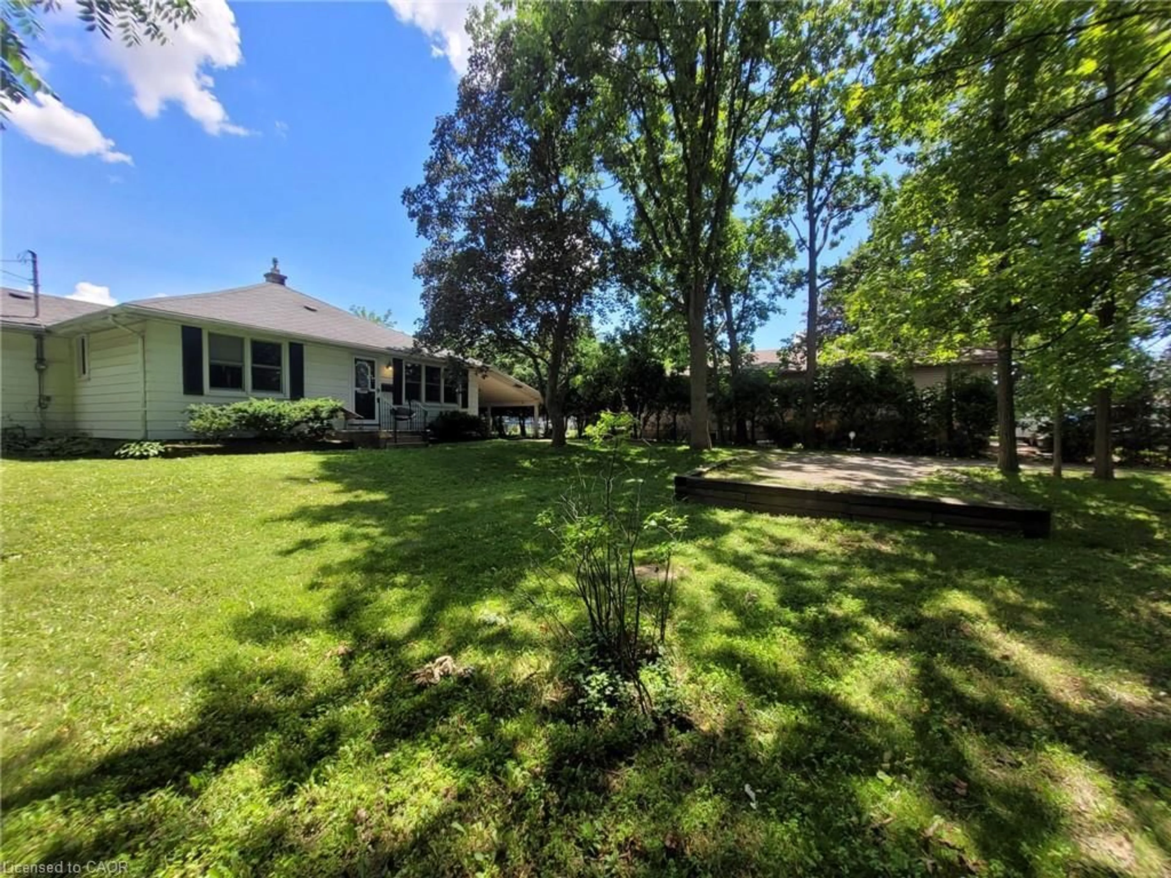 A pic from outside/outdoor area/front of a property/back of a property/a pic from drone, unknown for 879 West 5th St, Hamilton Ontario L9C 5R4