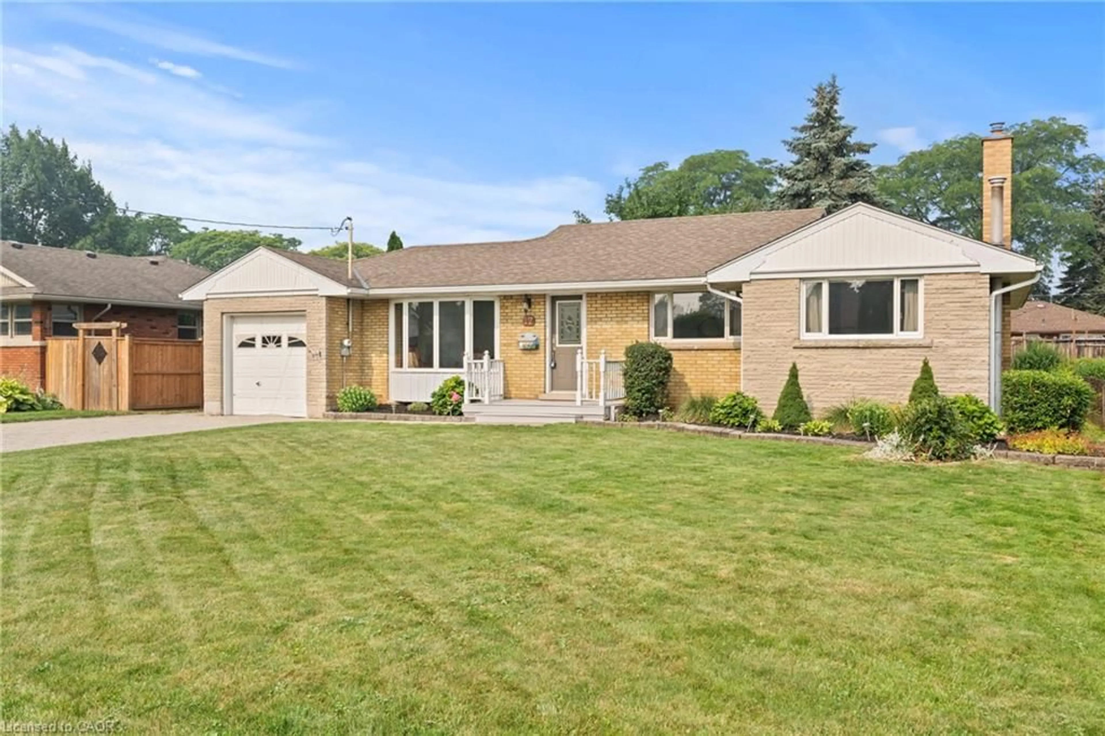 Home with vinyl exterior material, street for 17 Kamla Dr, St. Catharines Ontario L2M 3J9
