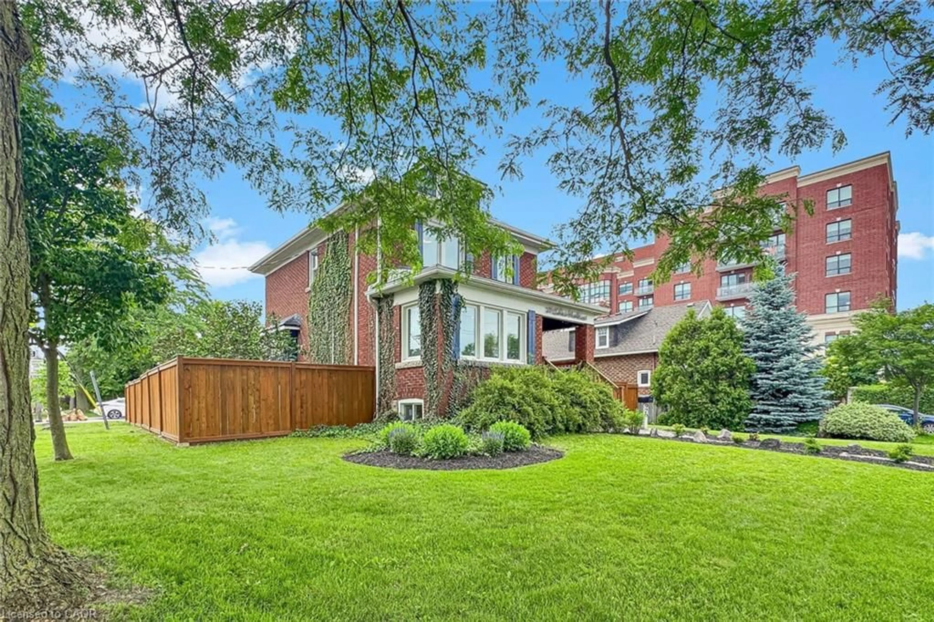 Home with brick exterior material, street for 976 Lasalle Park Dr, Burlington Ontario L7T 1N2