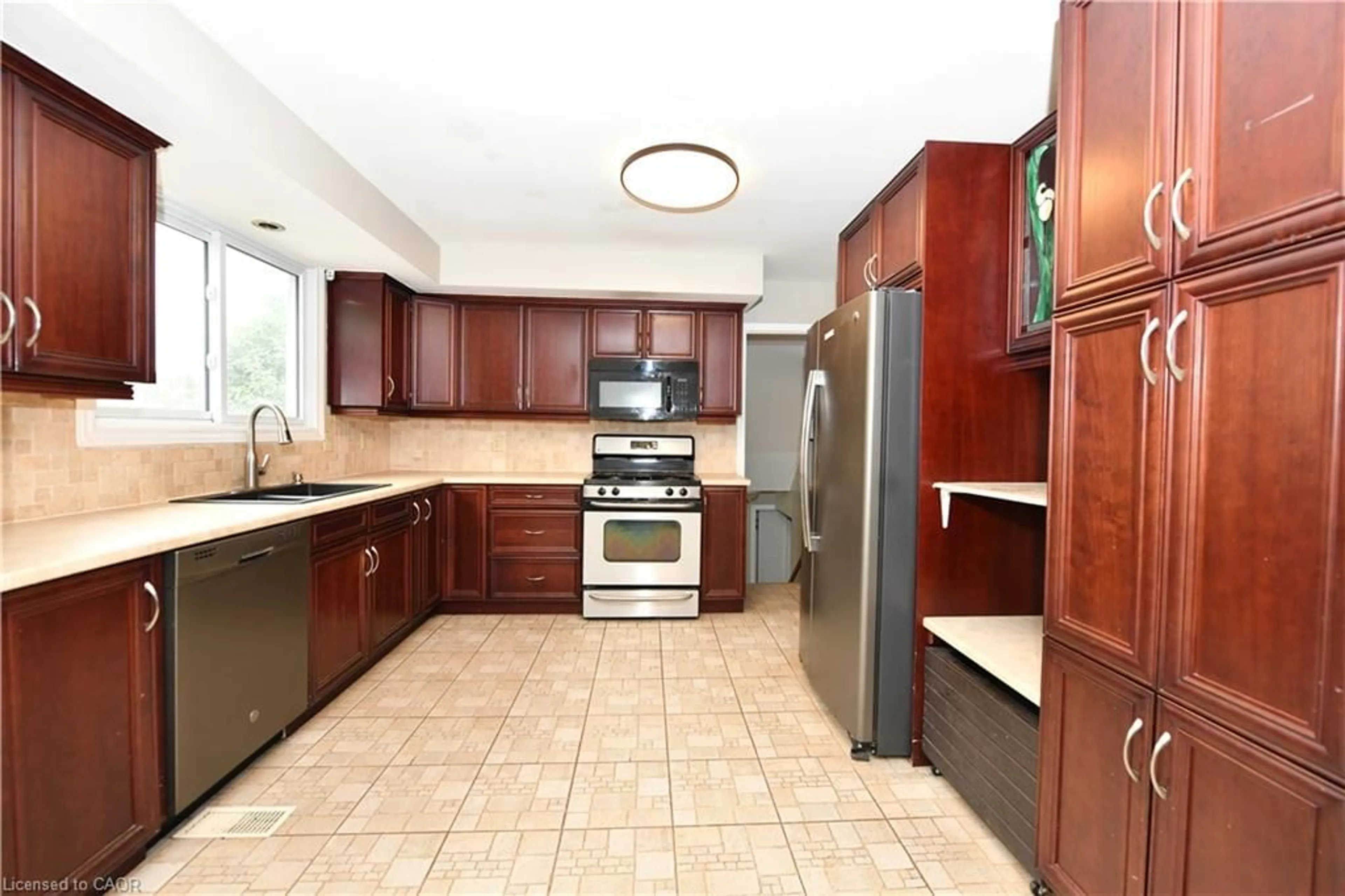 Standard kitchen, ceramic/tile floor for 37 Ebury Cres, London Ontario N6C 3E1