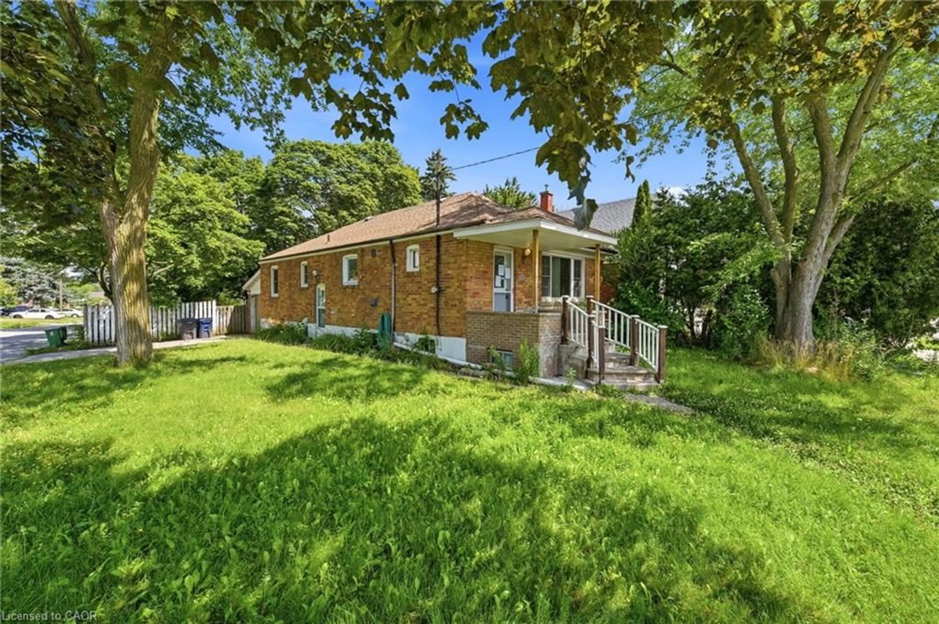 A pic from outside/outdoor area/front of a property/back of a property/a pic from drone, street for 106 Flora Dr, Toronto Ontario M1P 1A8