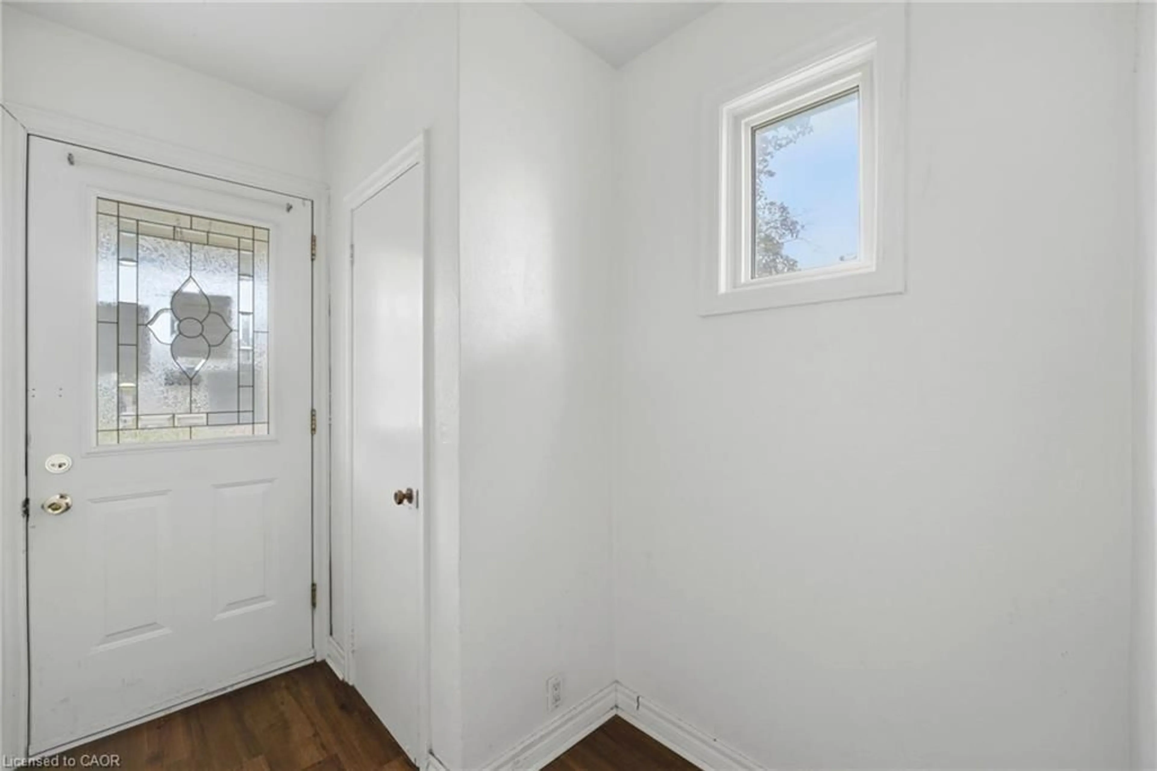 Indoor entryway for 106 Flora Dr, Toronto Ontario M1P 1A8