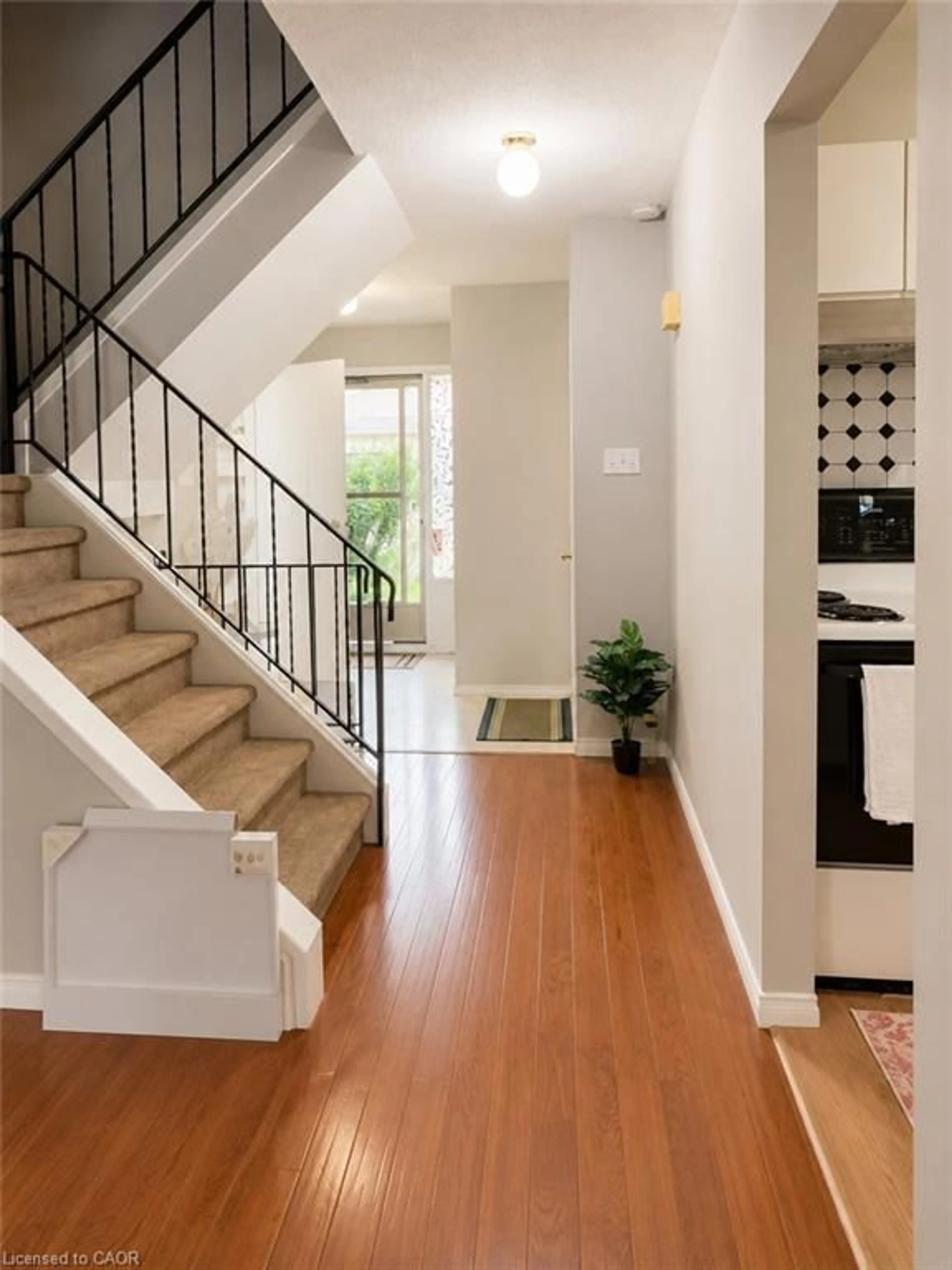 Indoor entryway for 195 Ferguson Dr #6, Woodstock Ontario N4V 1A4