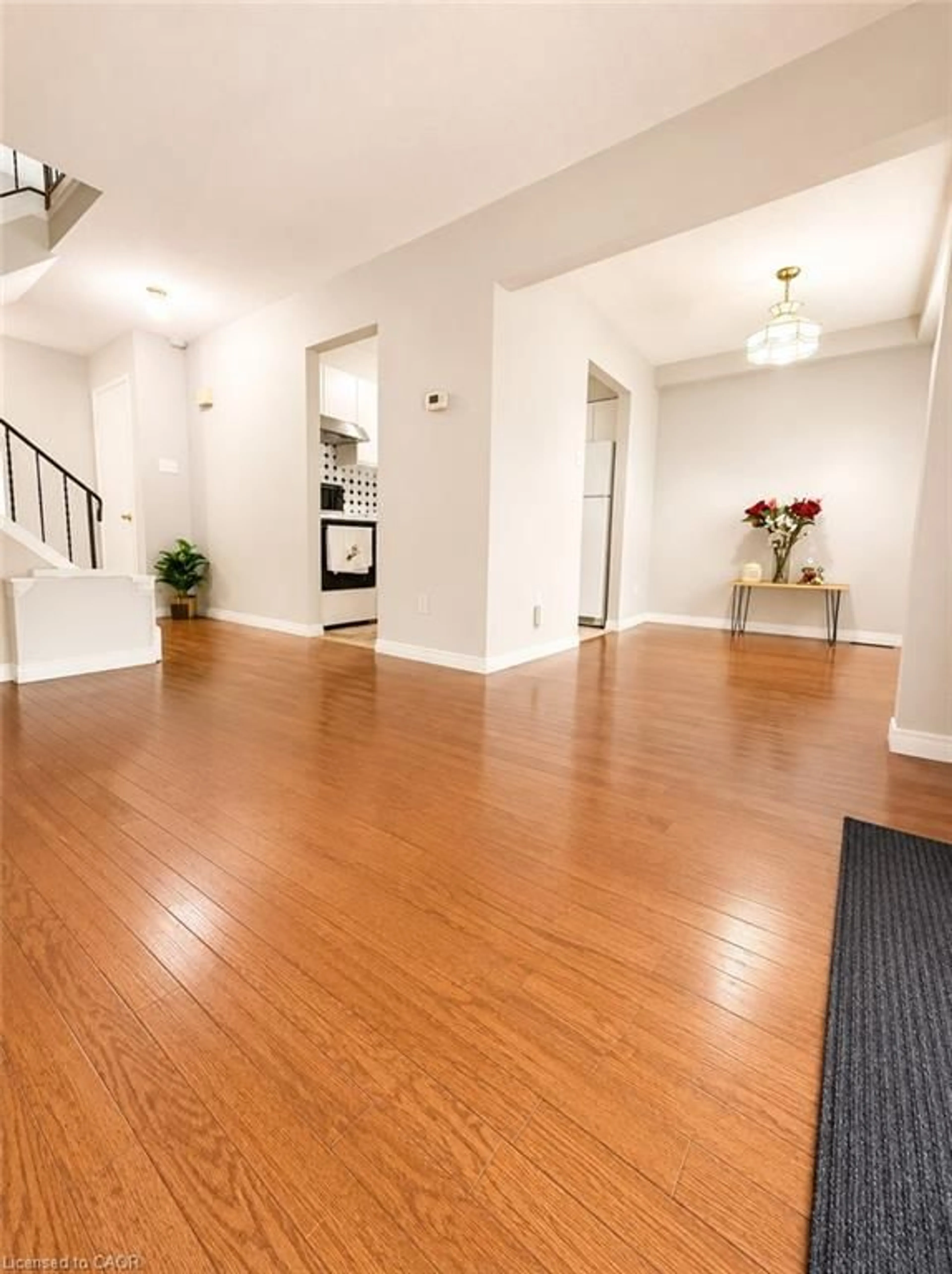 Indoor foyer for 195 Ferguson Dr #6, Woodstock Ontario N4V 1A4