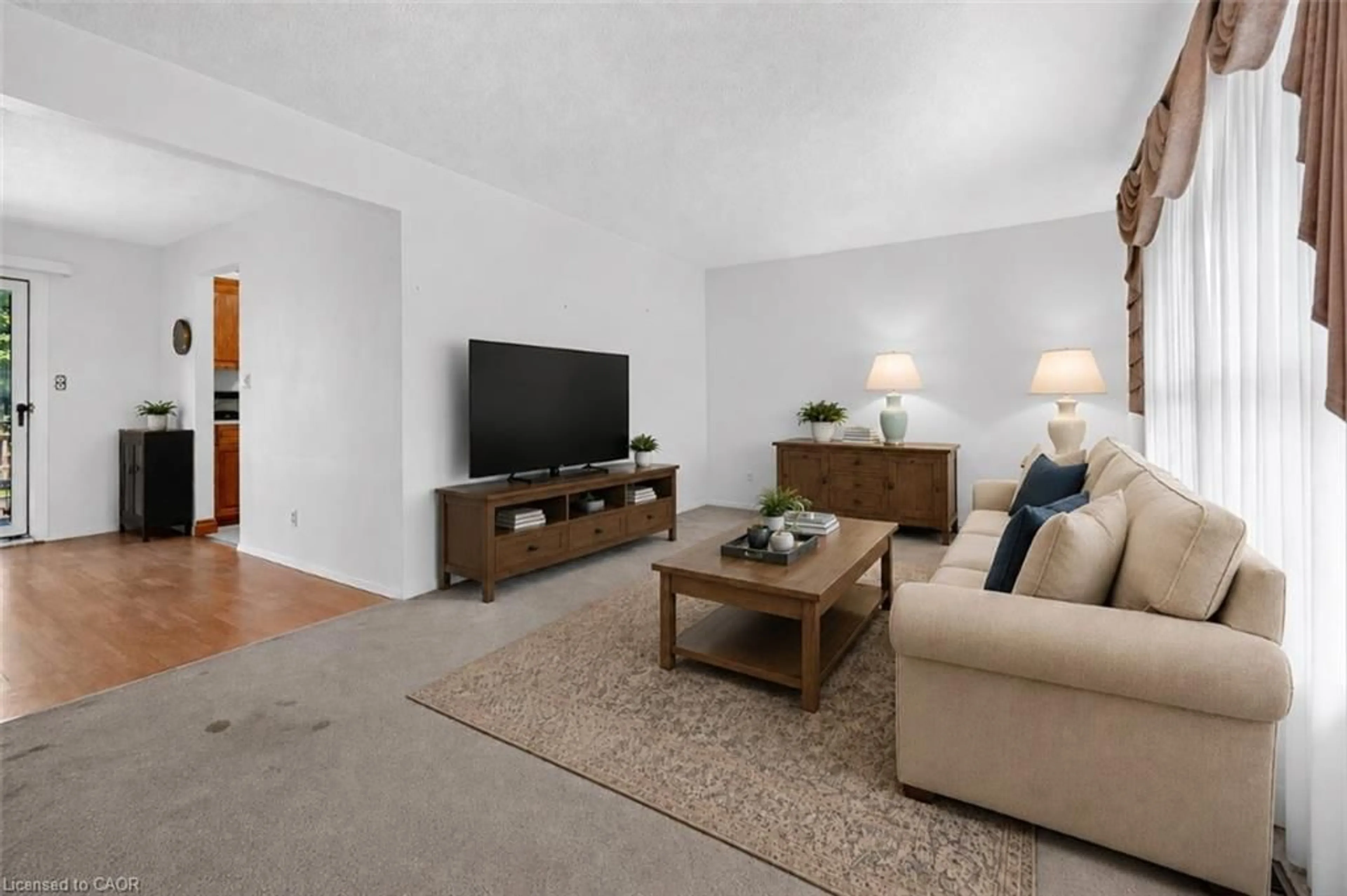 Living room with furniture, unknown for 4193 Regent Crt, Beamsville Ontario L3J 0N4