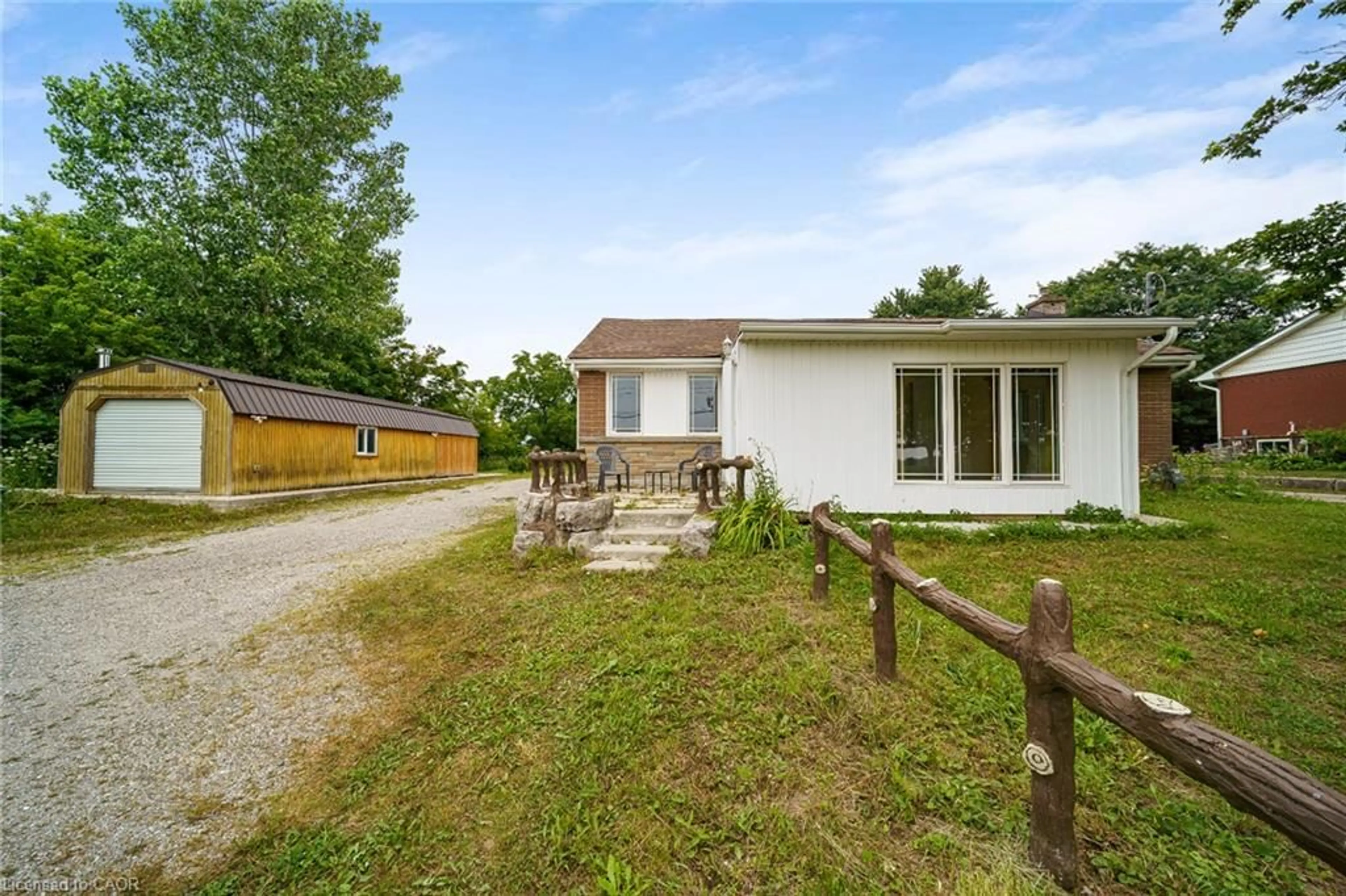 A pic from outside/outdoor area/front of a property/back of a property/a pic from drone, building for 7332 Twenty Rd, Glanbrook Ontario L0R 1W0