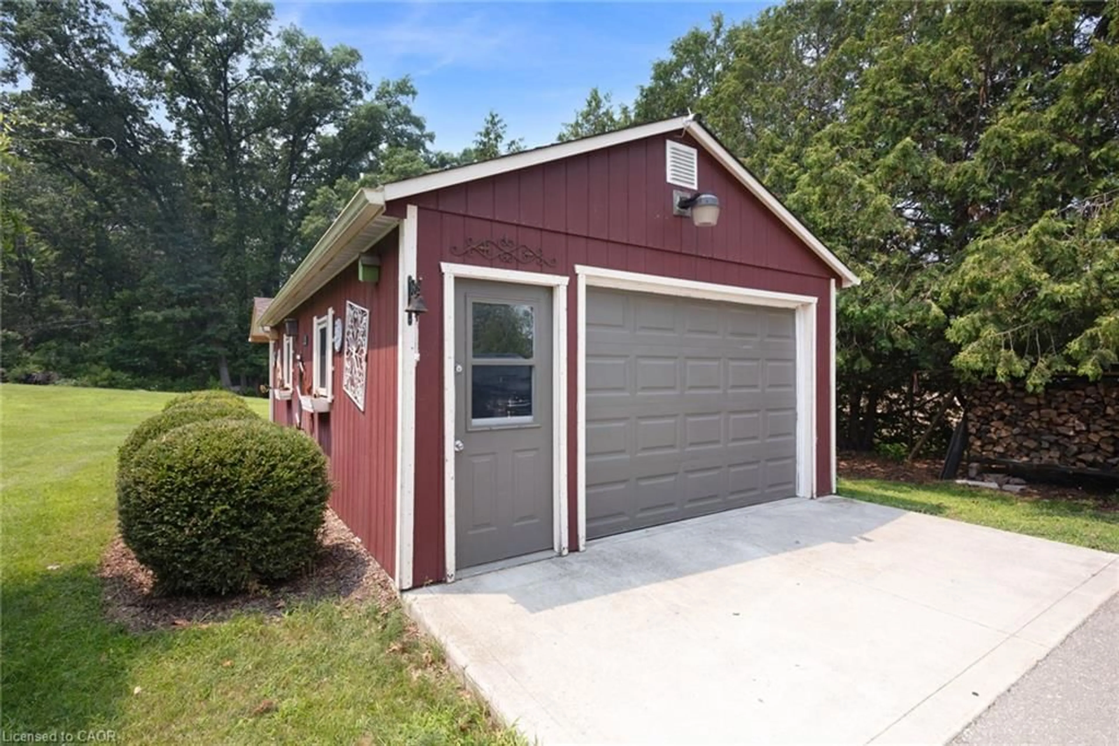 Indoor garage for 2733 Rhineland Rd, Norfolk County Ontario N4B 2W4