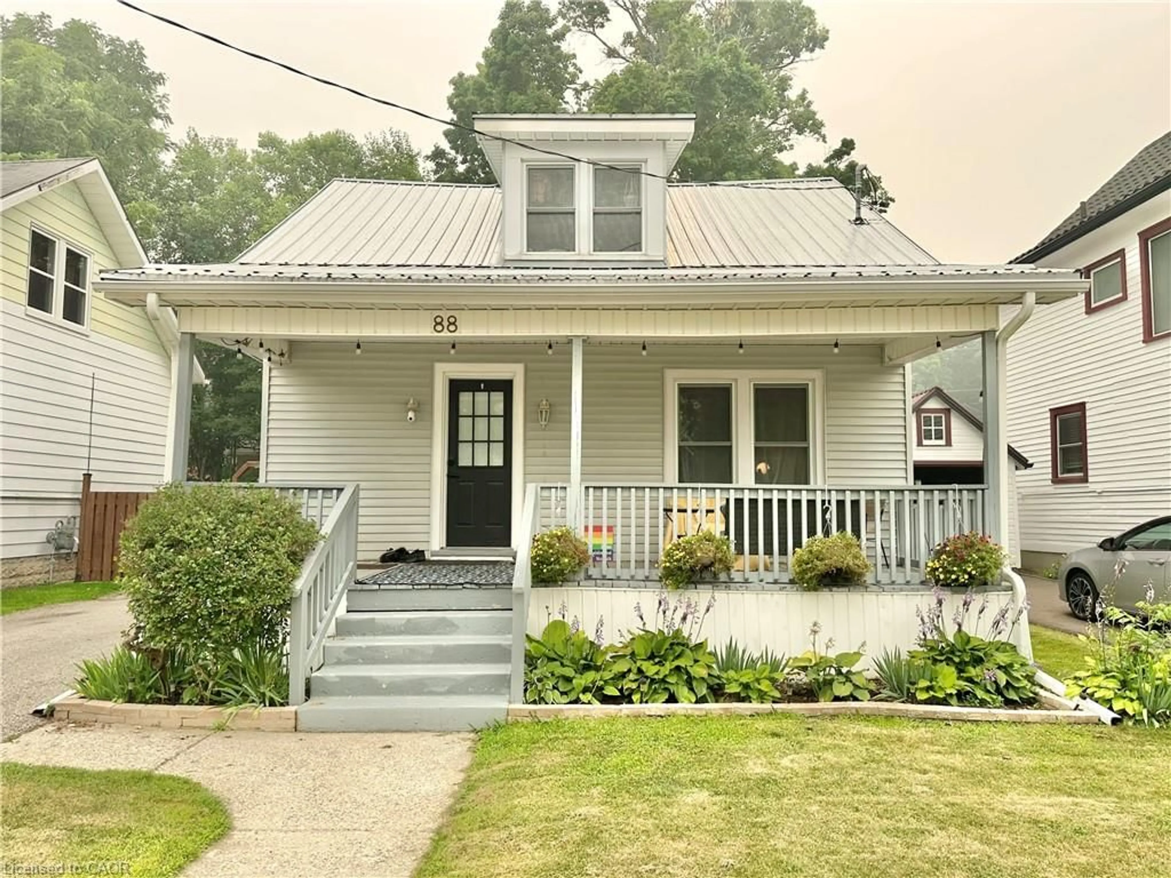 Home with vinyl exterior material, street for 88 Brook St, Simcoe Ontario N3Y 3G5