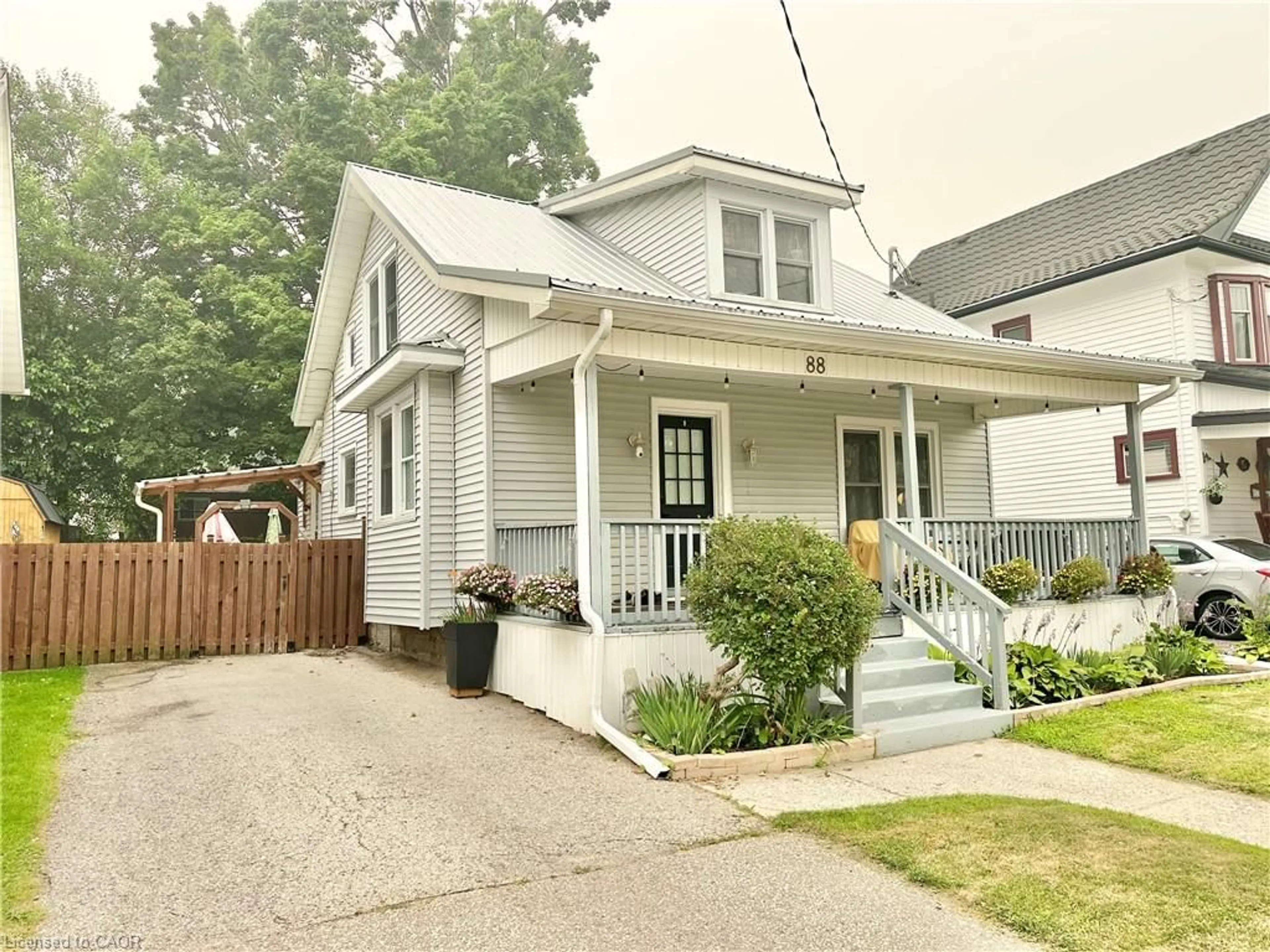 Home with vinyl exterior material, street for 88 Brook St, Simcoe Ontario N3Y 3G5