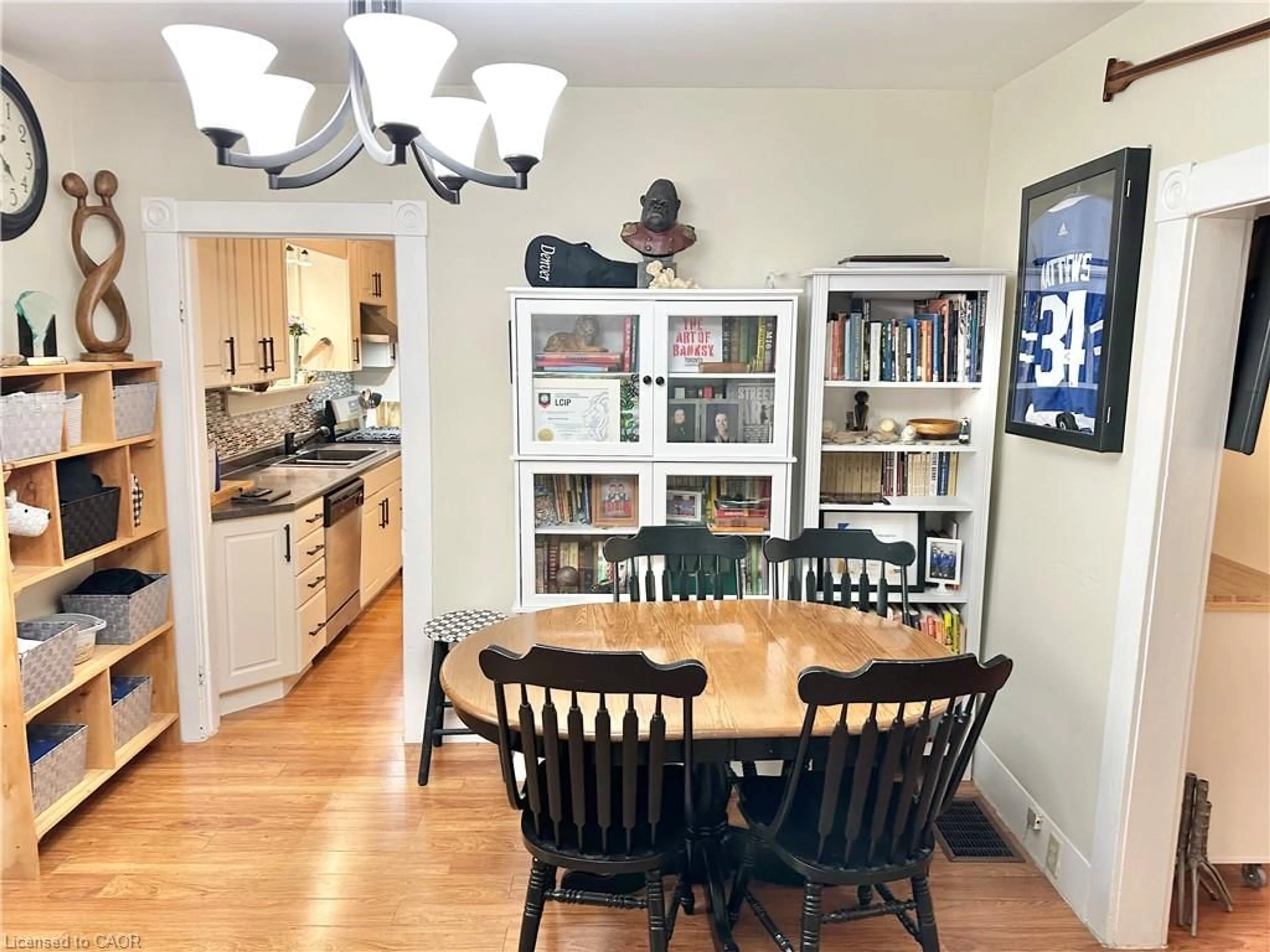 Dining room, wood/laminate floor for 88 Brook St, Simcoe Ontario N3Y 3G5